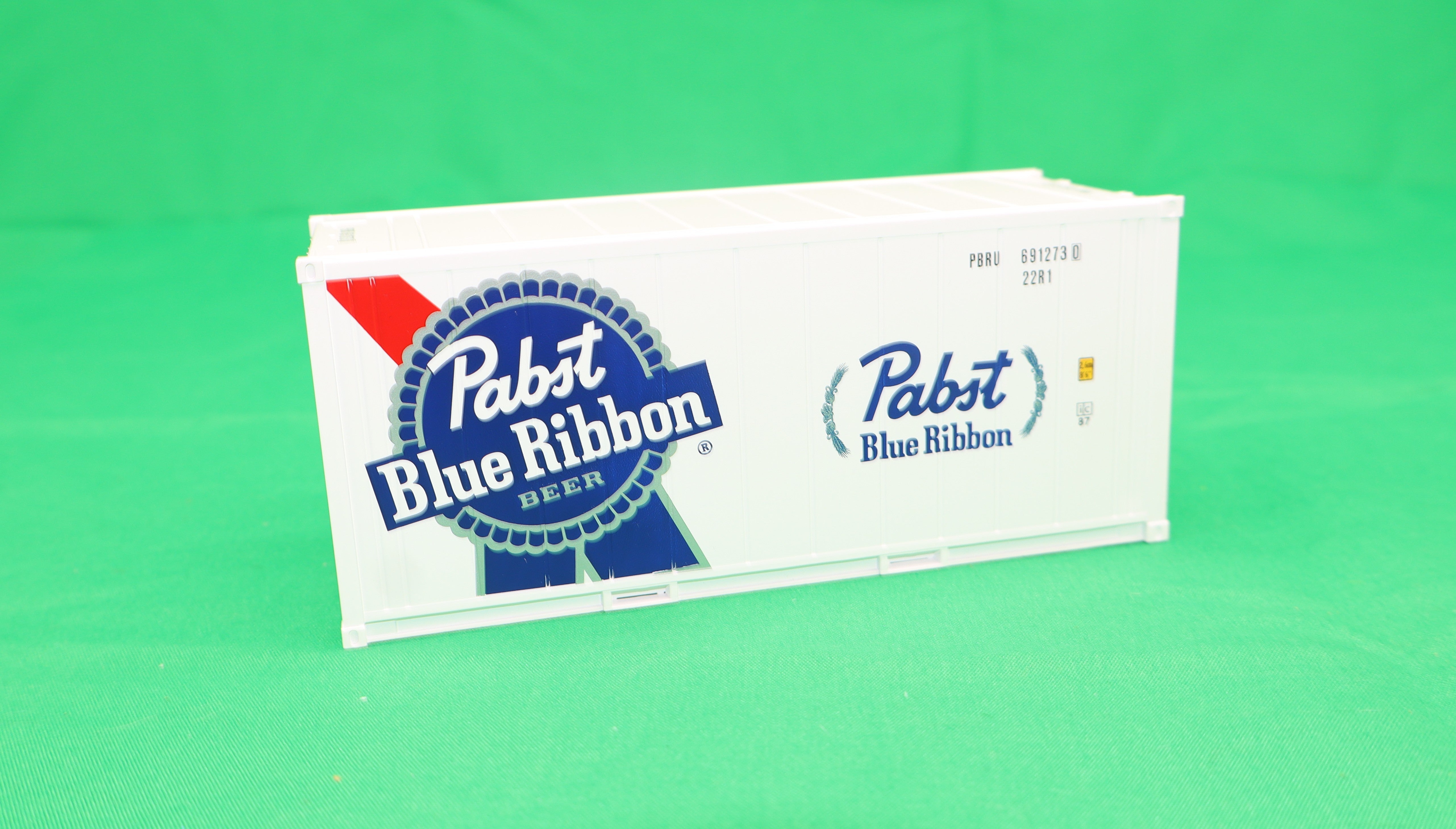 Atlas O 3002595 - Master - Pabst Brewing Company - 20' Reefer Container “Pabst Blue Ribbon”