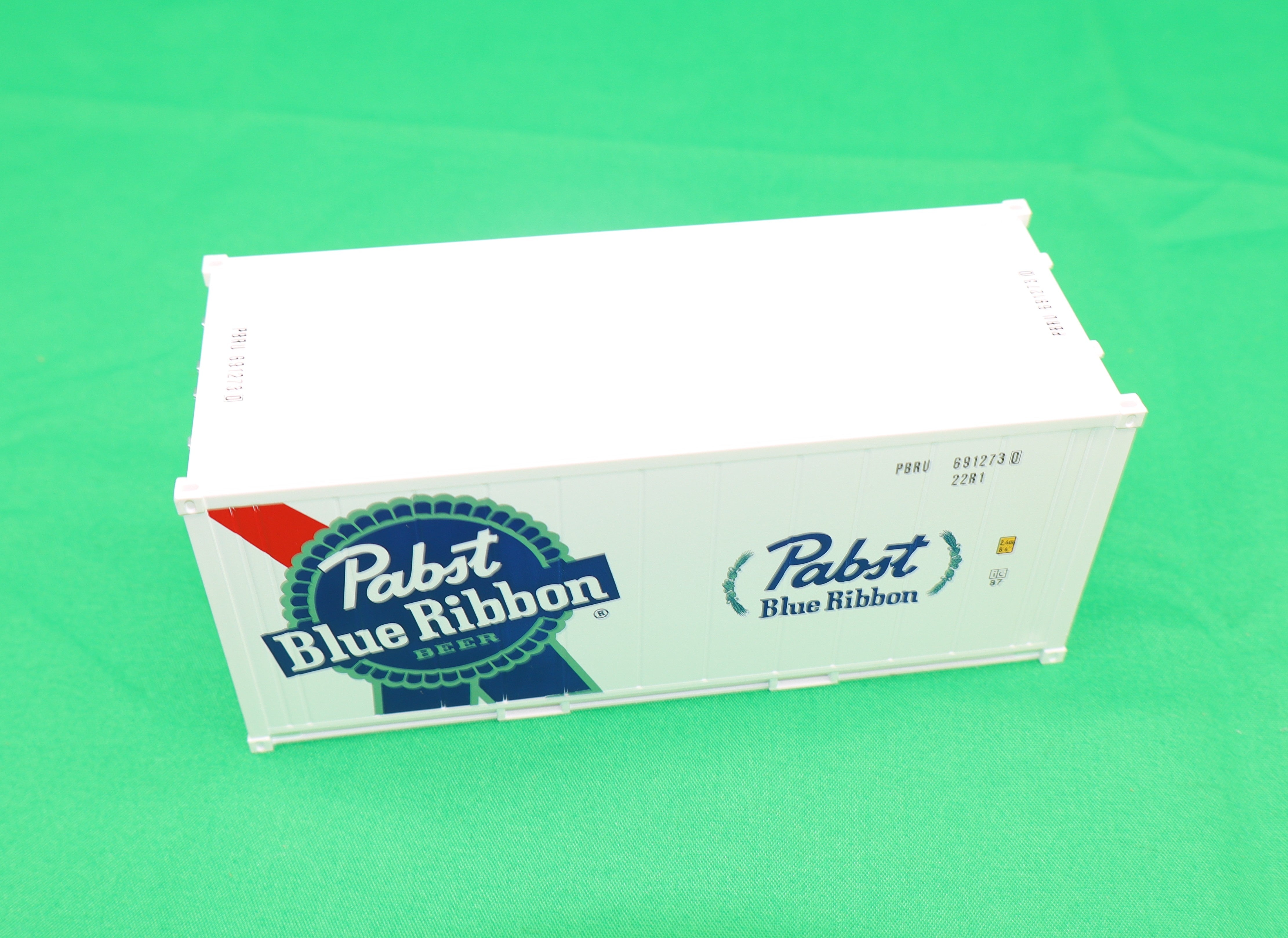Atlas O 3002595 - Master - Pabst Brewing Company - 20' Reefer Container “Pabst Blue Ribbon”