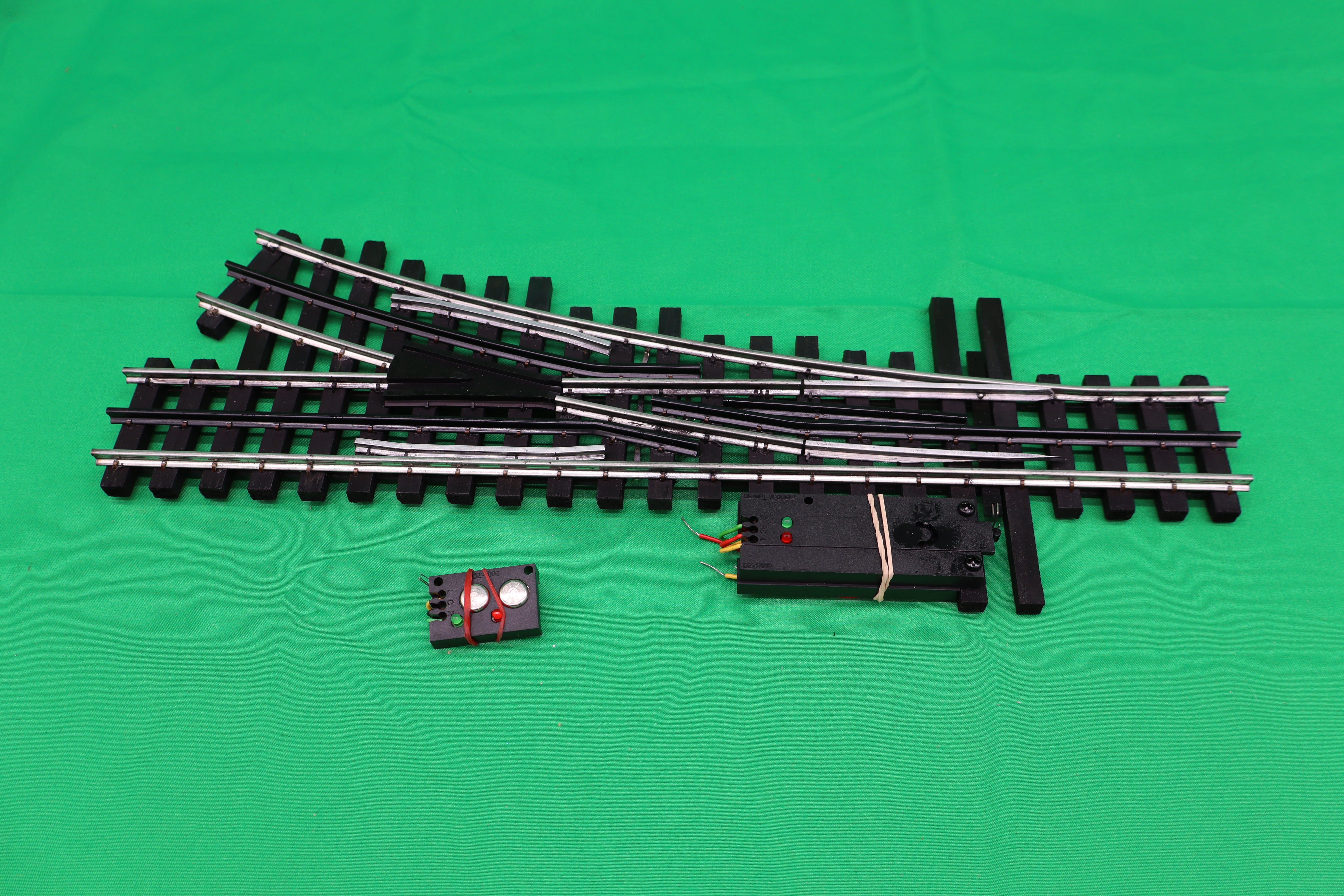 Ross Custom Switches #125M - Super Line - O-72 Switch Track (Right) w/ Dz1000