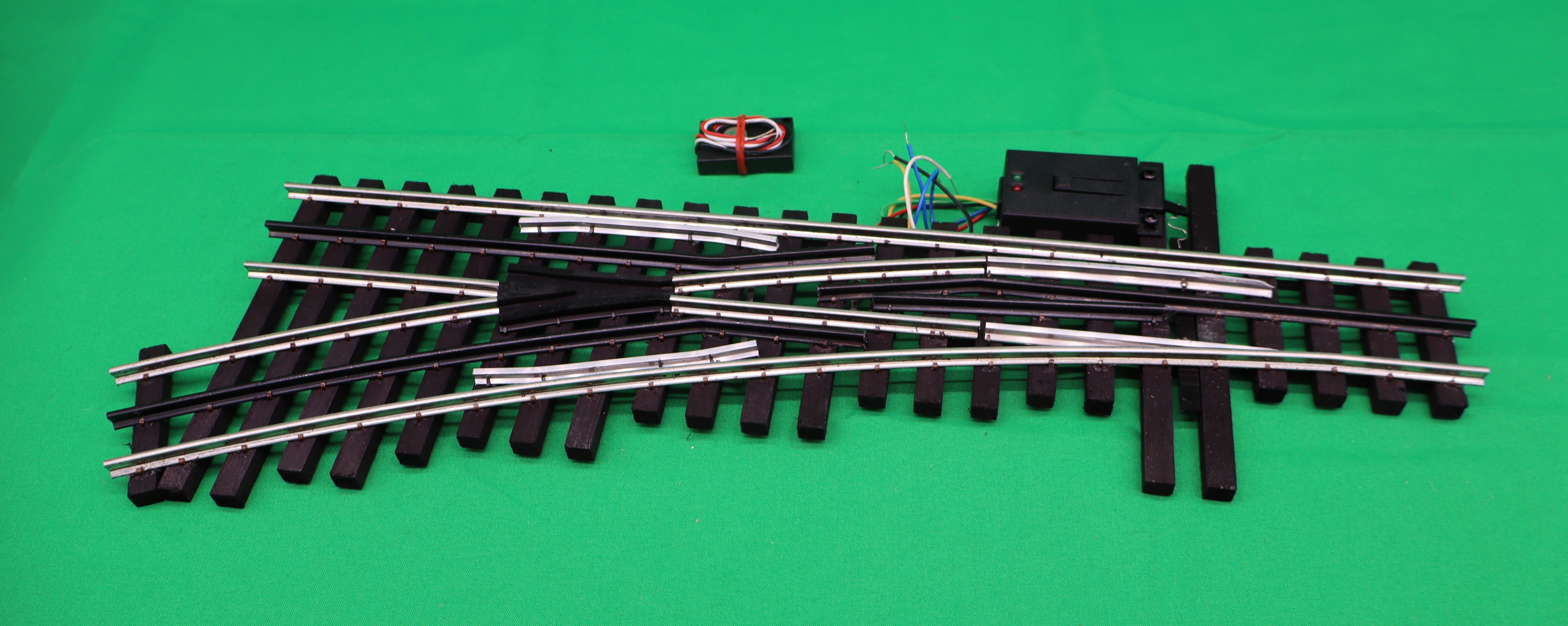 Ross Custom Switches #131M25 - Super Line - 080 Switch Track (Left Hand) w/ Dz2500