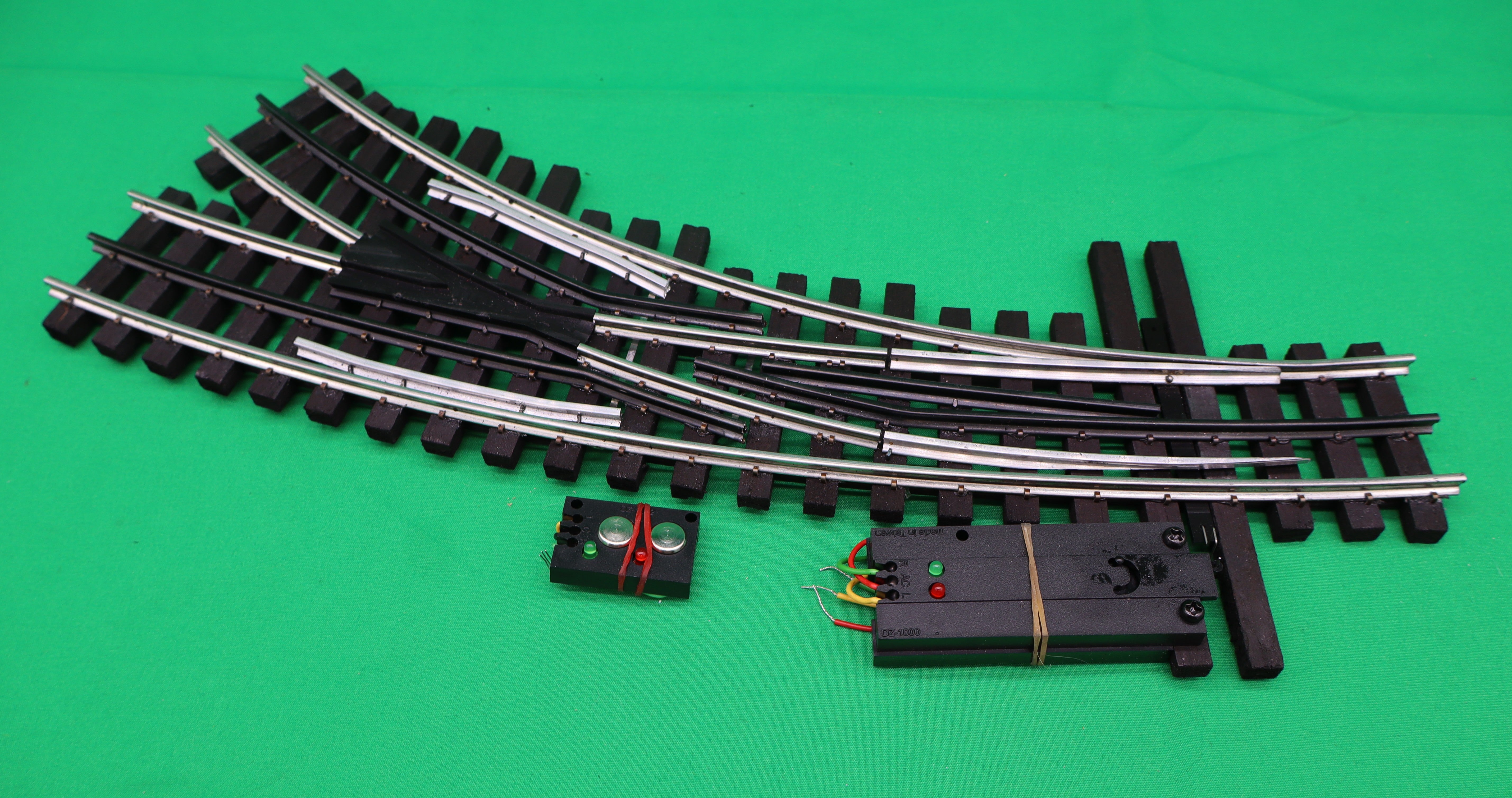 Ross Custom Switches #150M - Super Line - 054-031 Curved Switch Track (Right) w/ Dz1000