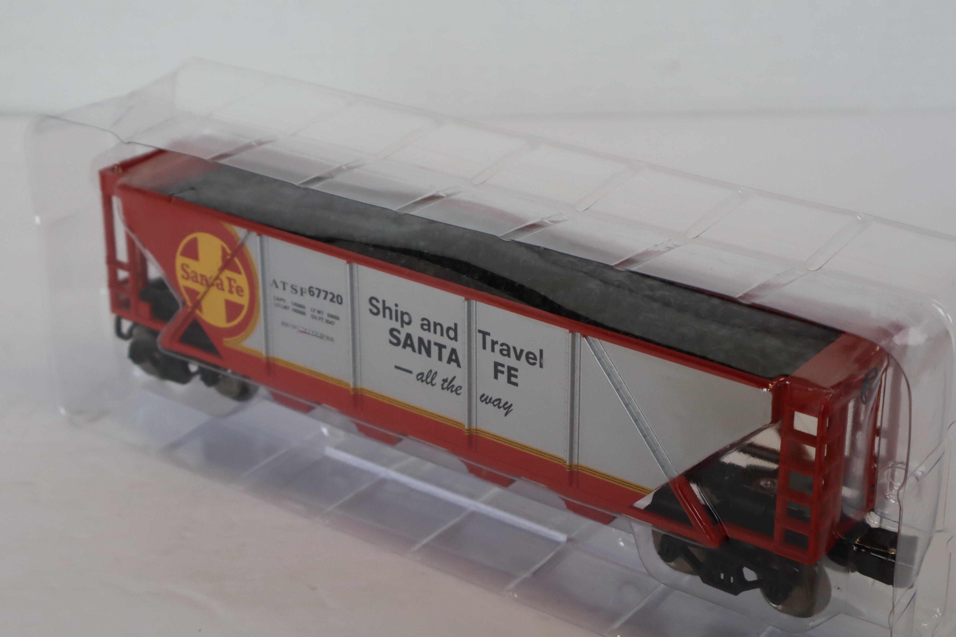 Menards #279-3048 Santa Fe Hopper Car-Second hand-M7883