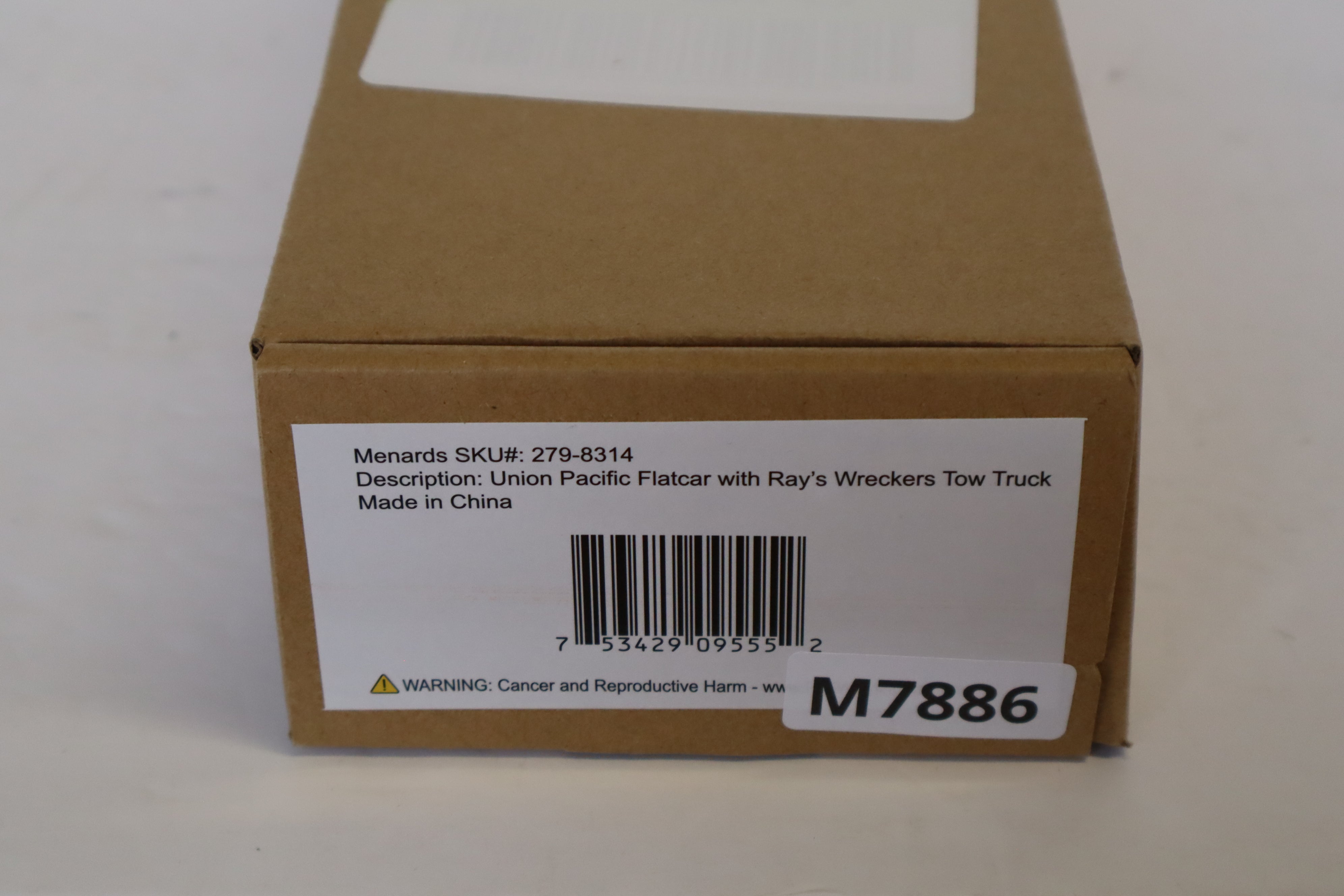 Menards #279-8314 Union Pacific Flatcar with Ray's Wreckers Tow Truck-Second hand-M7886