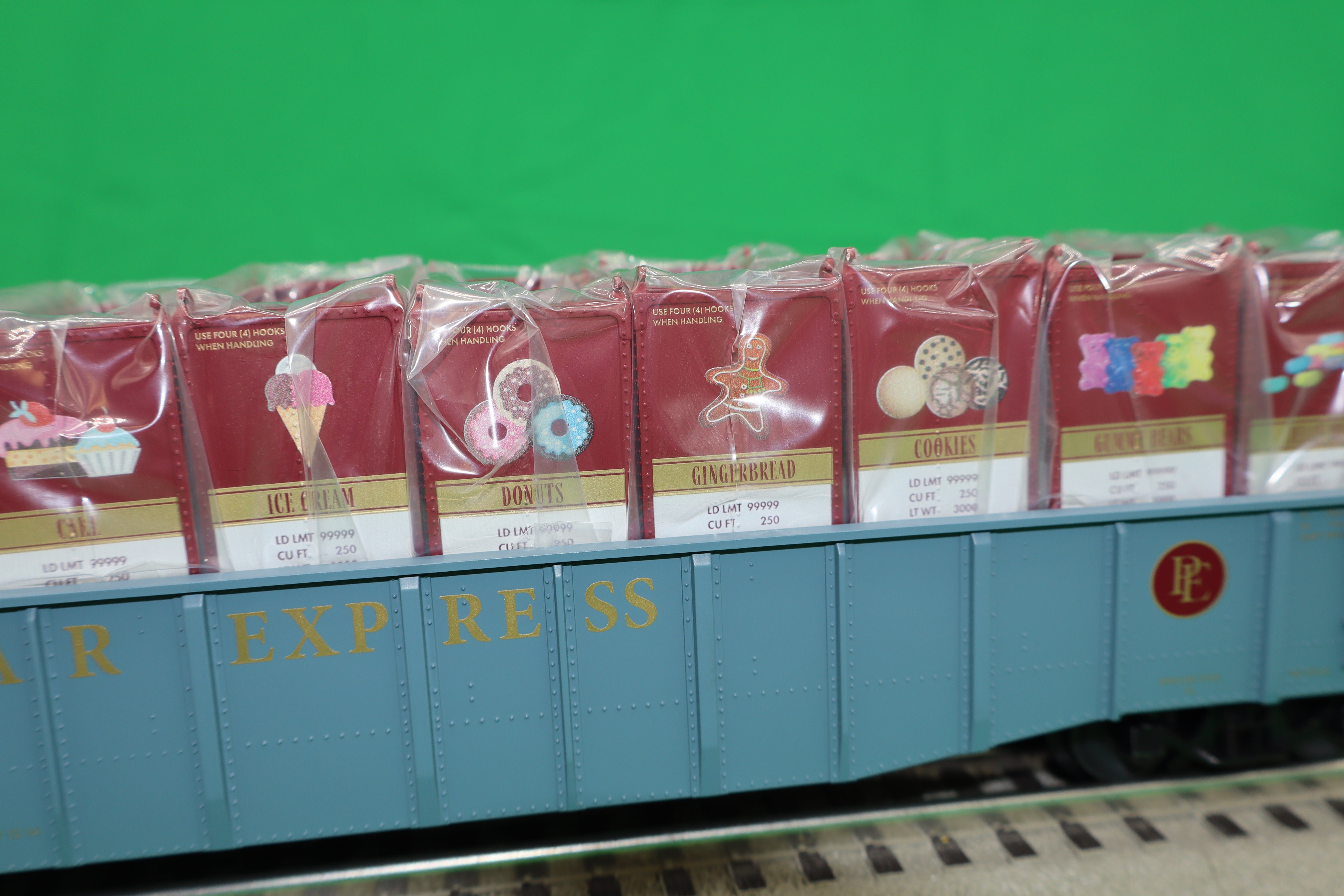 Lionel 2526580 - PS-5 Gondola Car "The Polar Express" #122525 w/ Cannisters