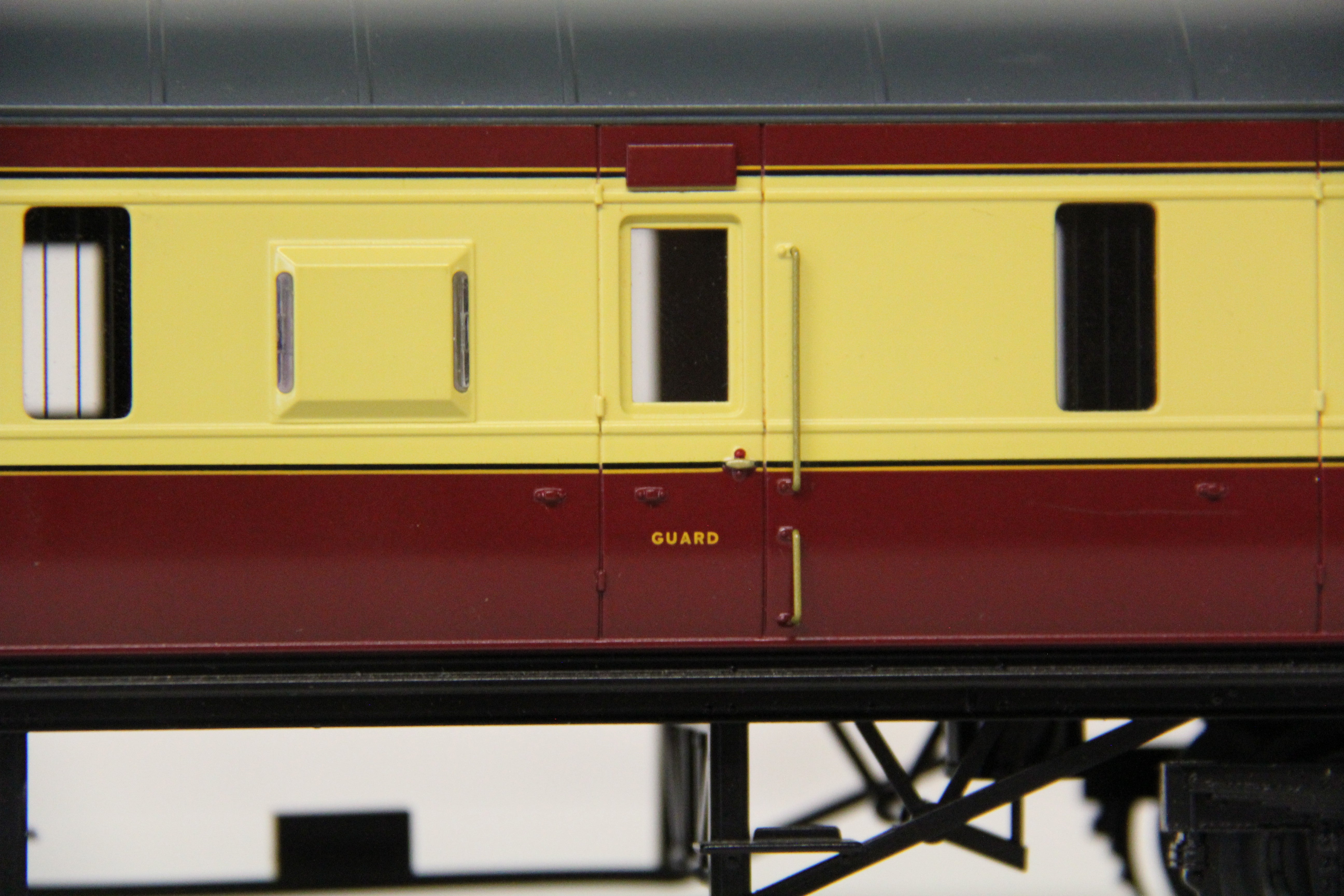 Rail King 20-60008 British Railways LMS Standard Passenger Set 4 Car Set-Second hand-M6428