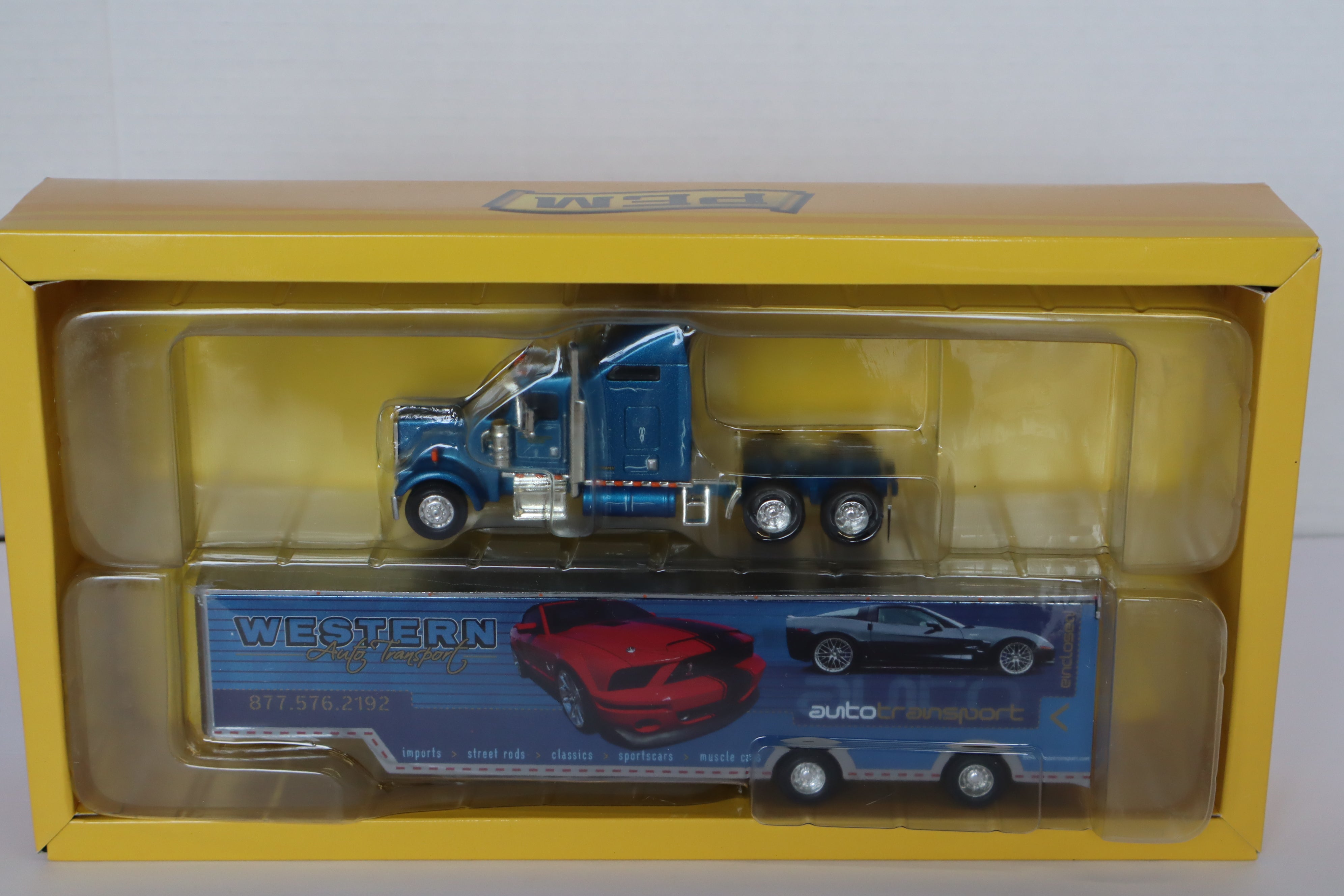 Kenworth W900 With Fairing Western Distributing w/ Racing Trailer 1:64 Scale-Second hand-M7878