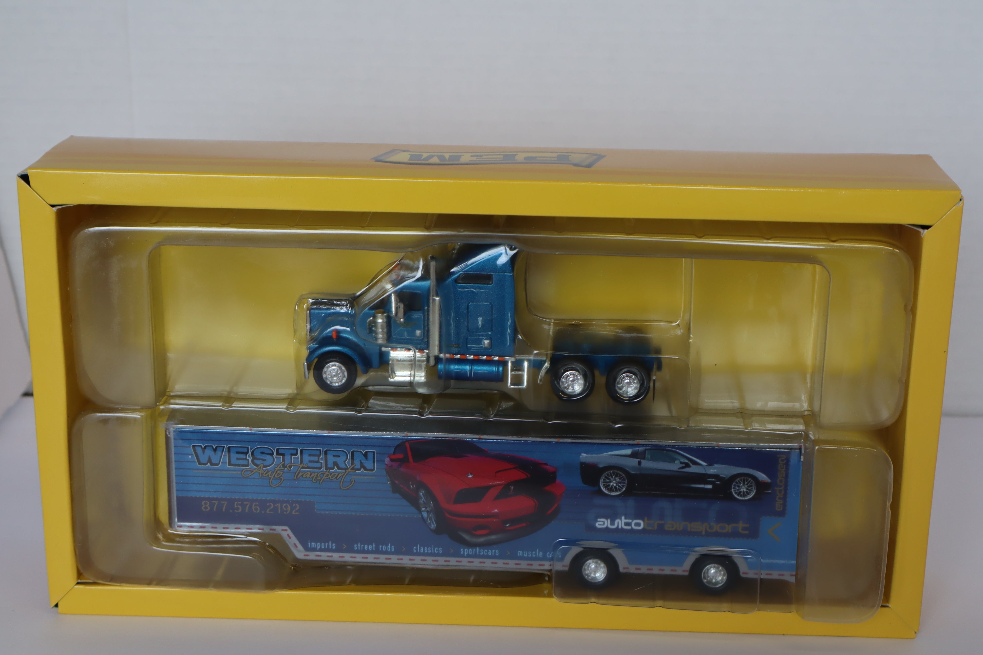 Kenworth W900 With Fairing Western Distributing w/ Racing Trailer 1:64 Scale-Second hand-M7878
