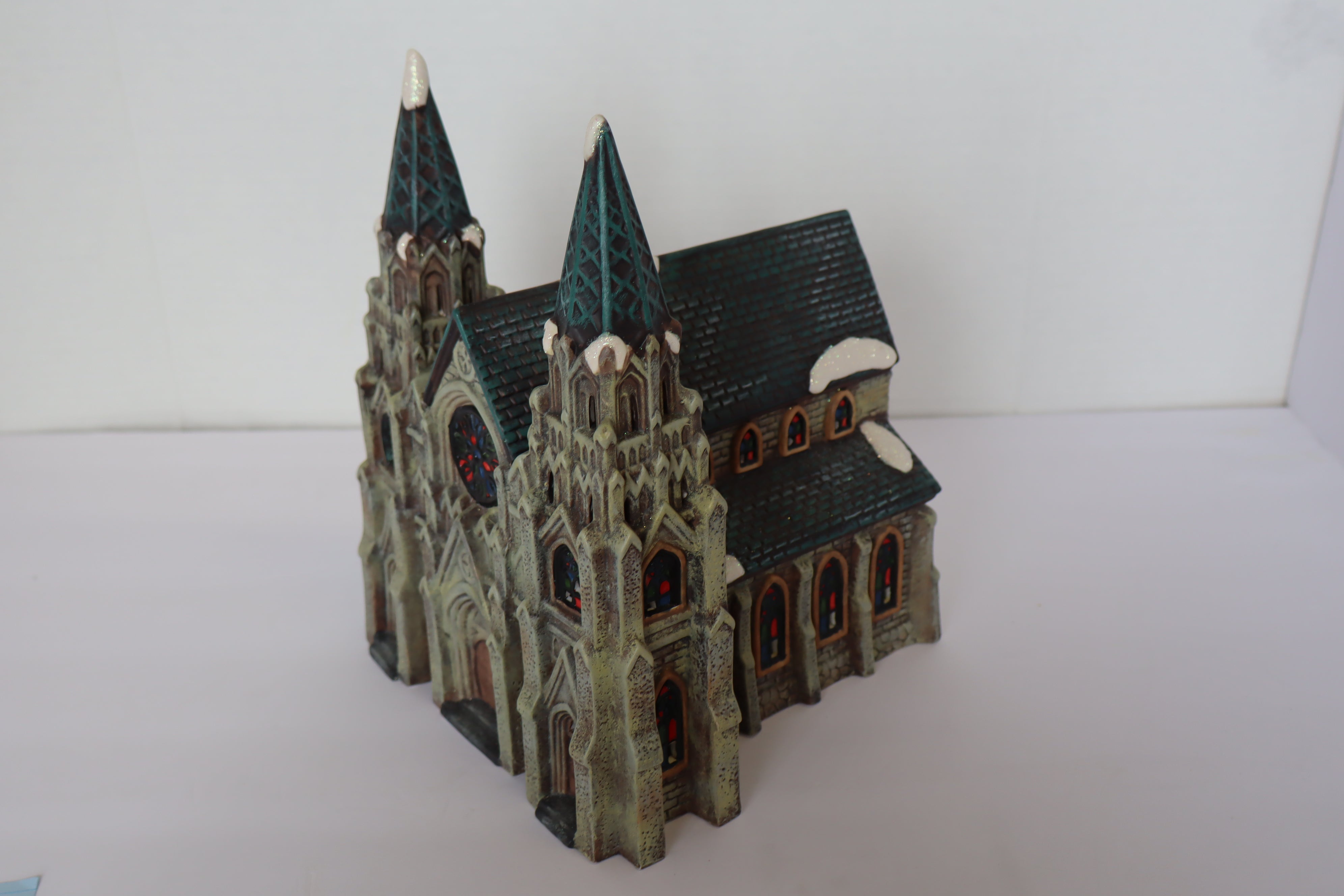 Wal-Mart 10" Heartland Valley Village Porcelain Church-Second hand-M7895