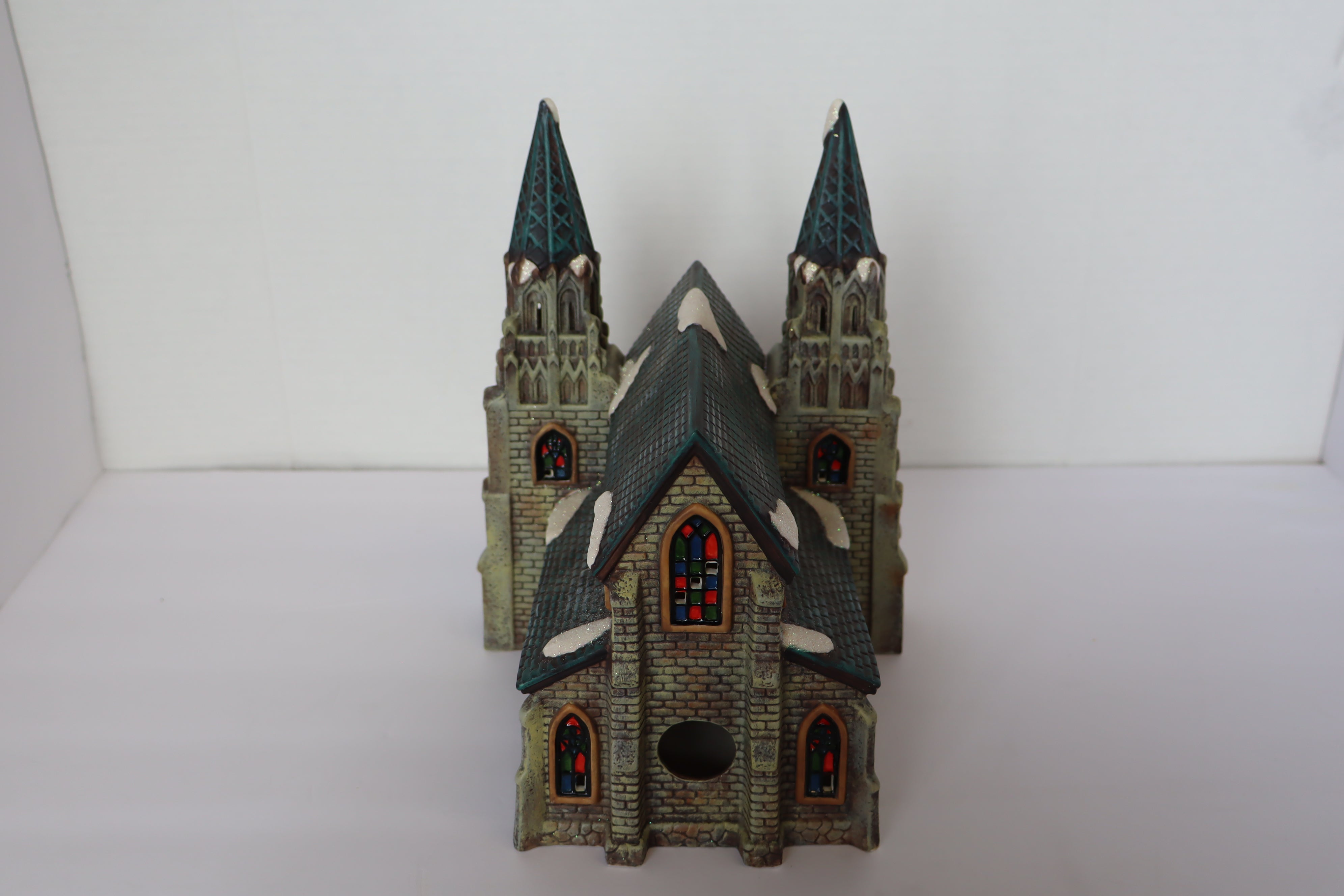 Wal-Mart 10" Heartland Valley Village Porcelain Church-Second hand-M7895