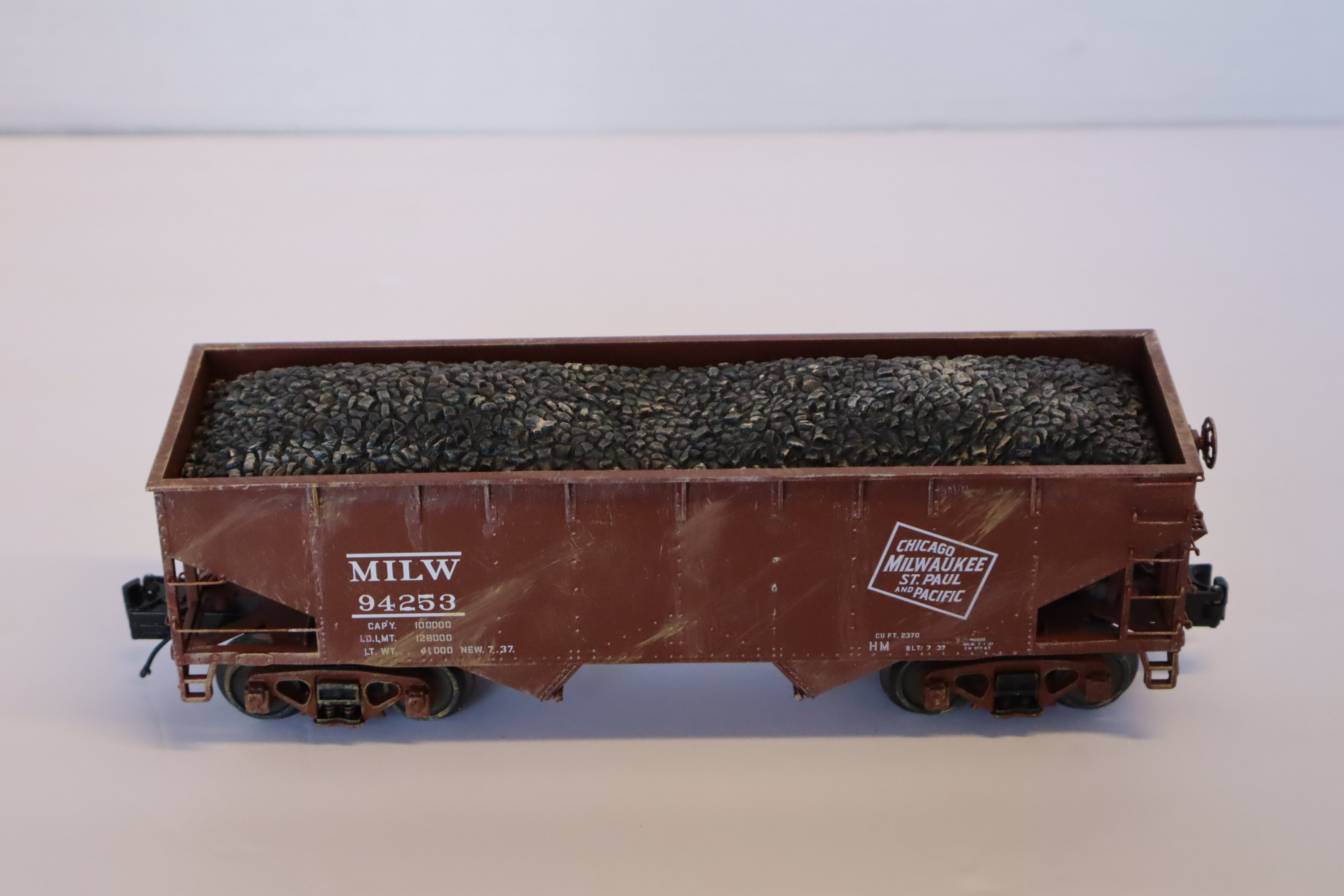 Atlas Milwaukee Road #94253 2 Bay Hopper WEATHERED-Second hand-M7897