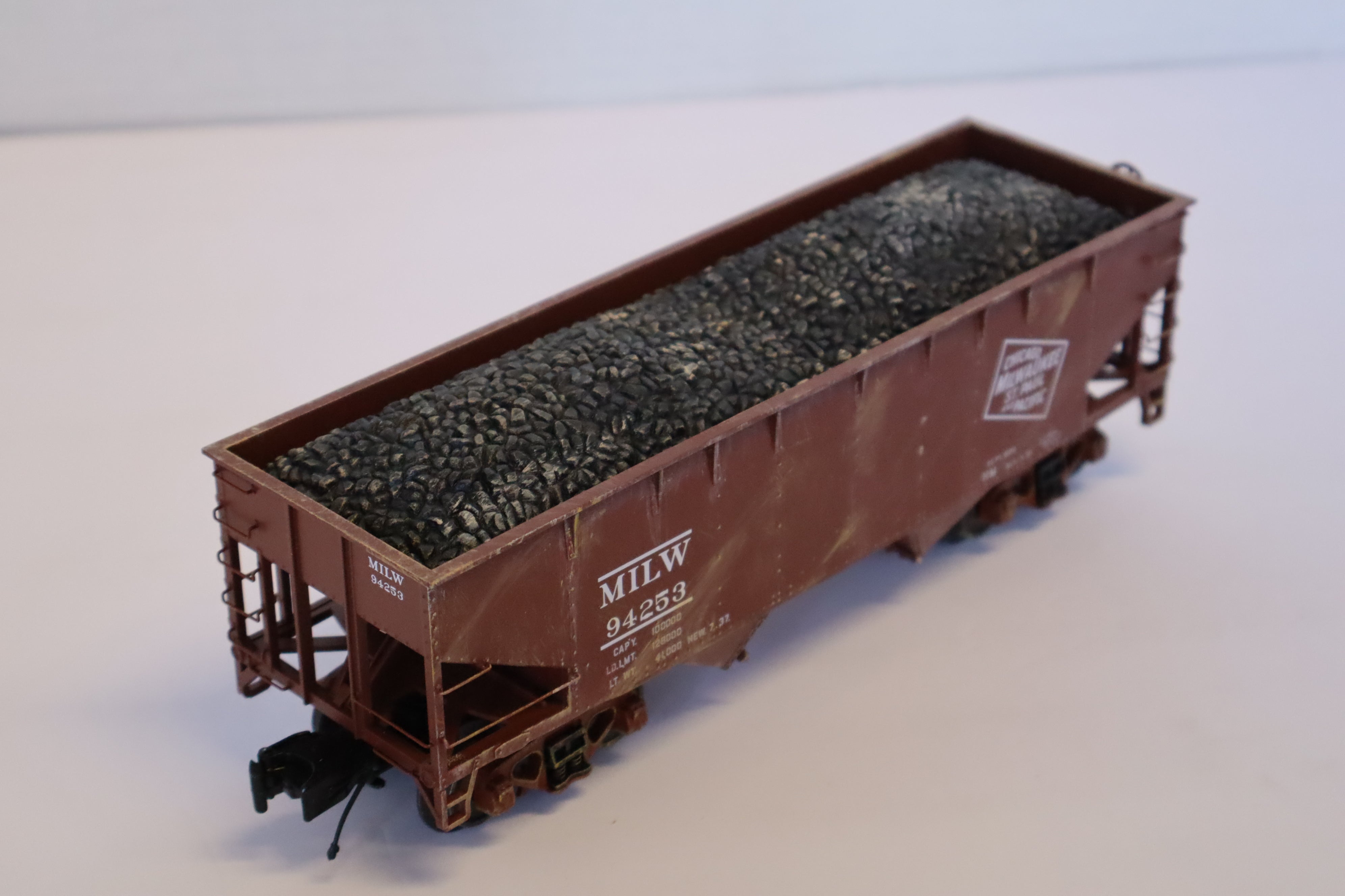 Atlas Milwaukee Road #94253 2 Bay Hopper WEATHERED-Second hand-M7897