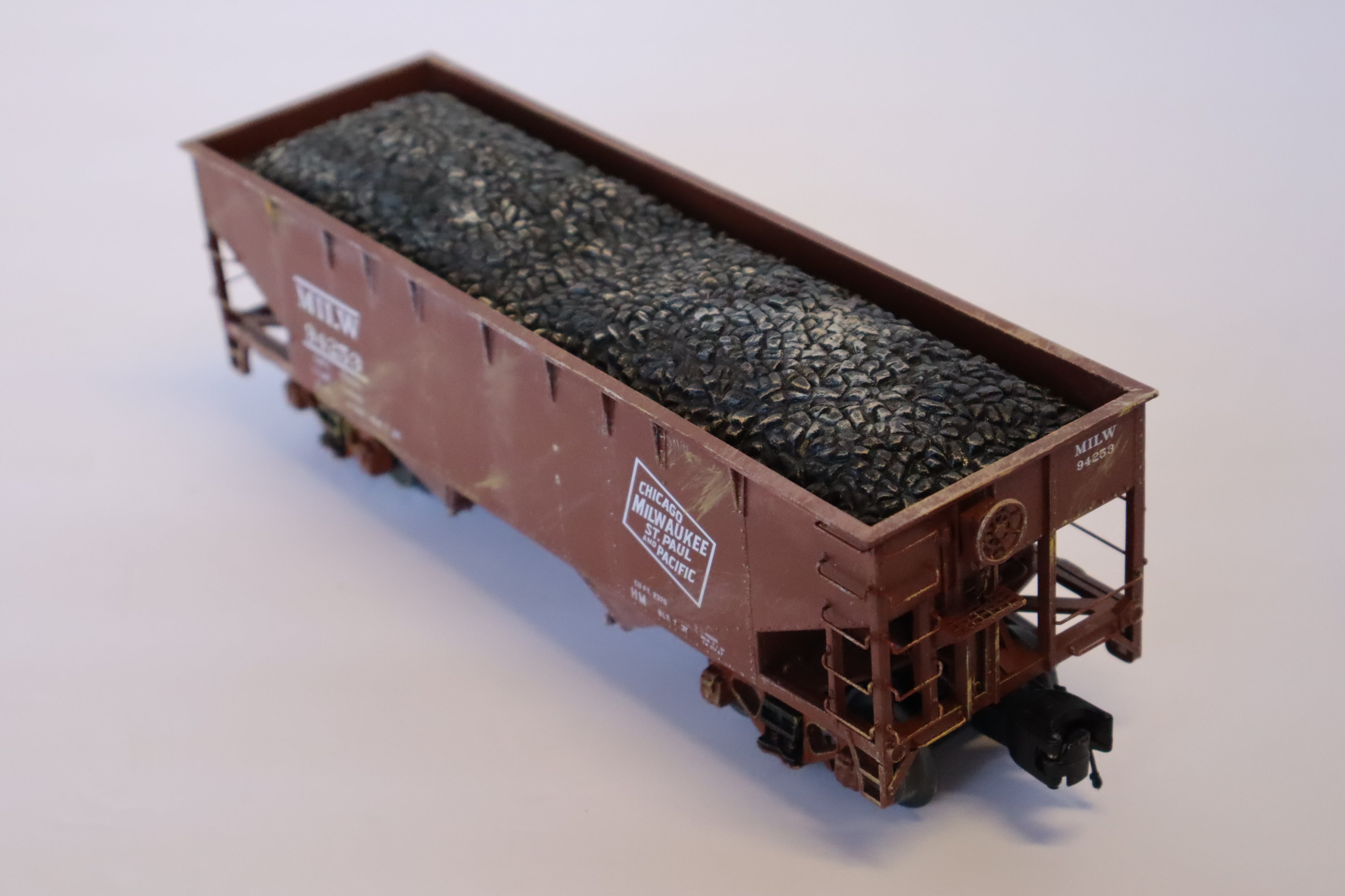 Atlas Milwaukee Road #94253 2 Bay Hopper WEATHERED-Second hand-M7897