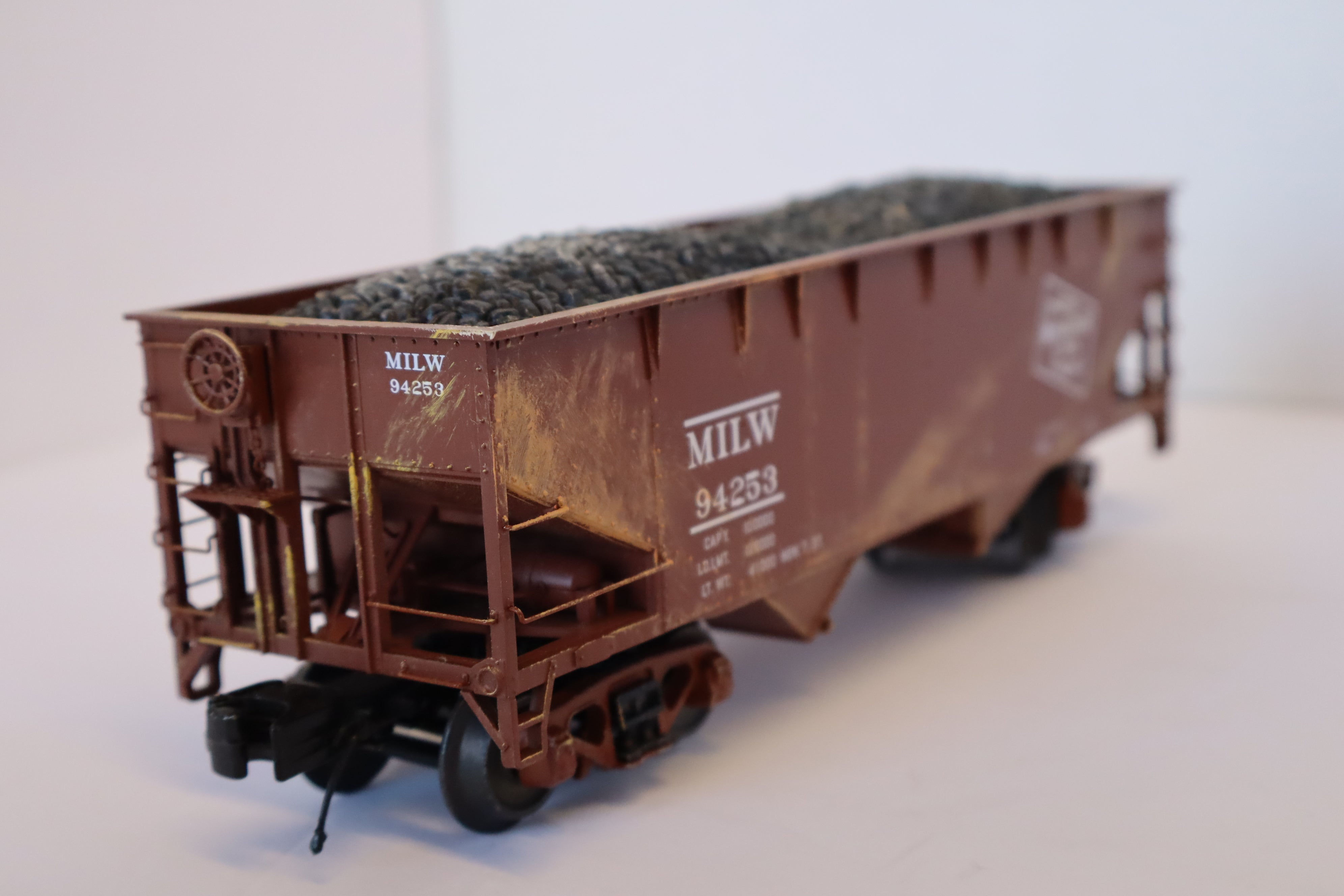 Atlas Milwaukee Road #94253 2 Bay Hopper WEATHERED-Second hand-M7897