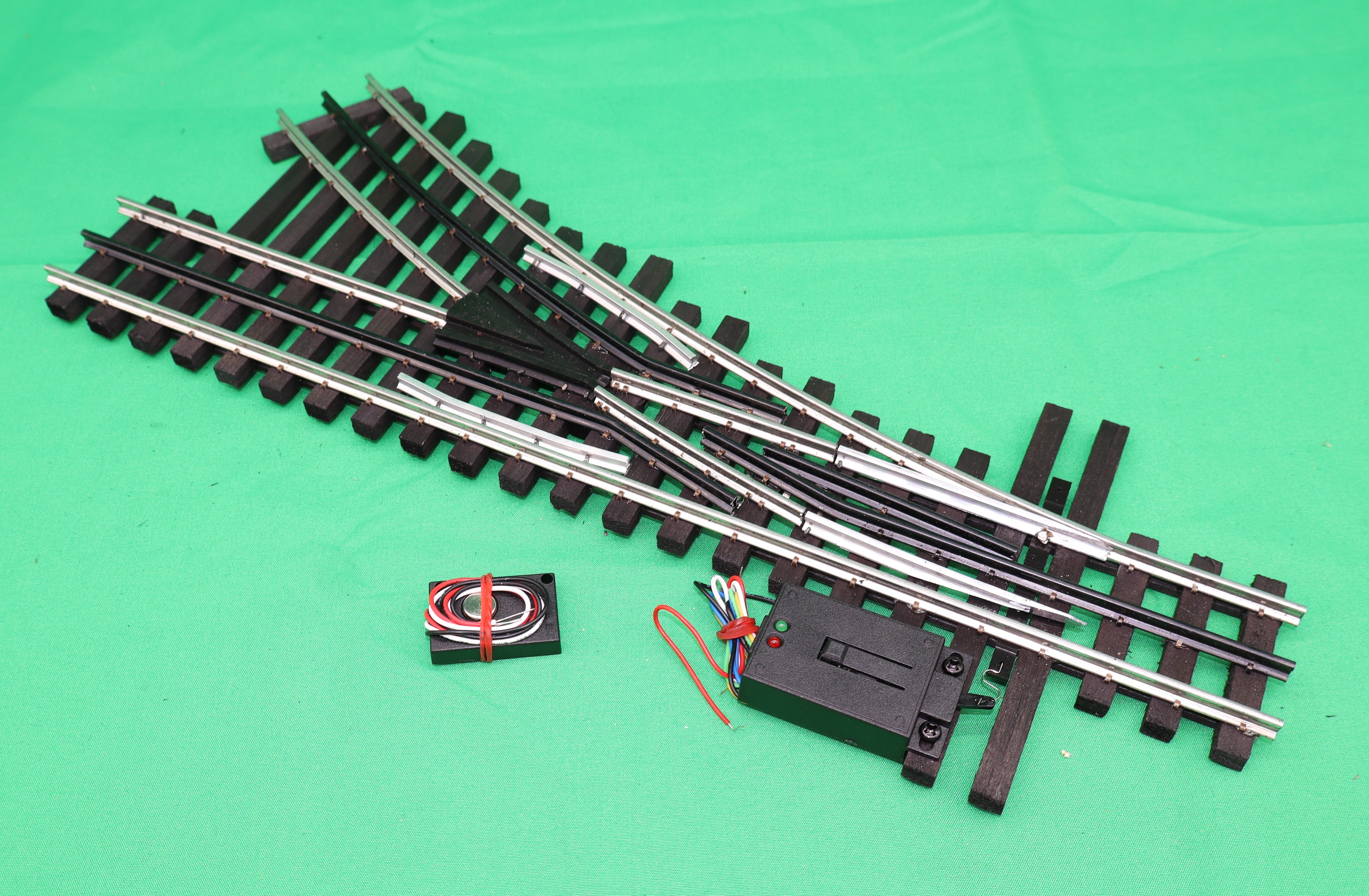 Ross Custom Switches #115M25 - Super Line - O54 Switch Track (Right Hand) w/ Dz2500