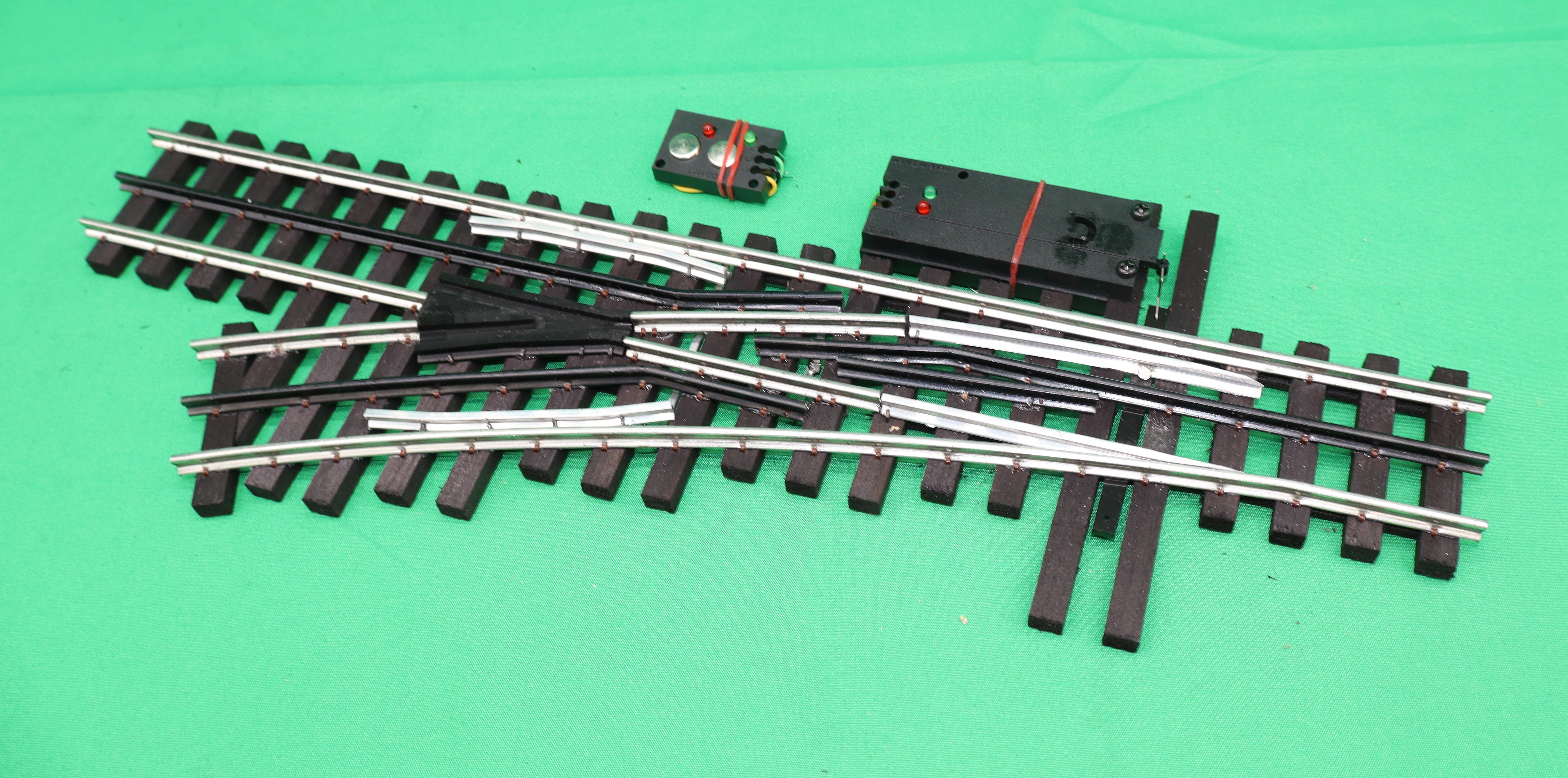 Ross Custom Switches #121M - Super Line - 064 Switch Track (Left) w/ Dz1000