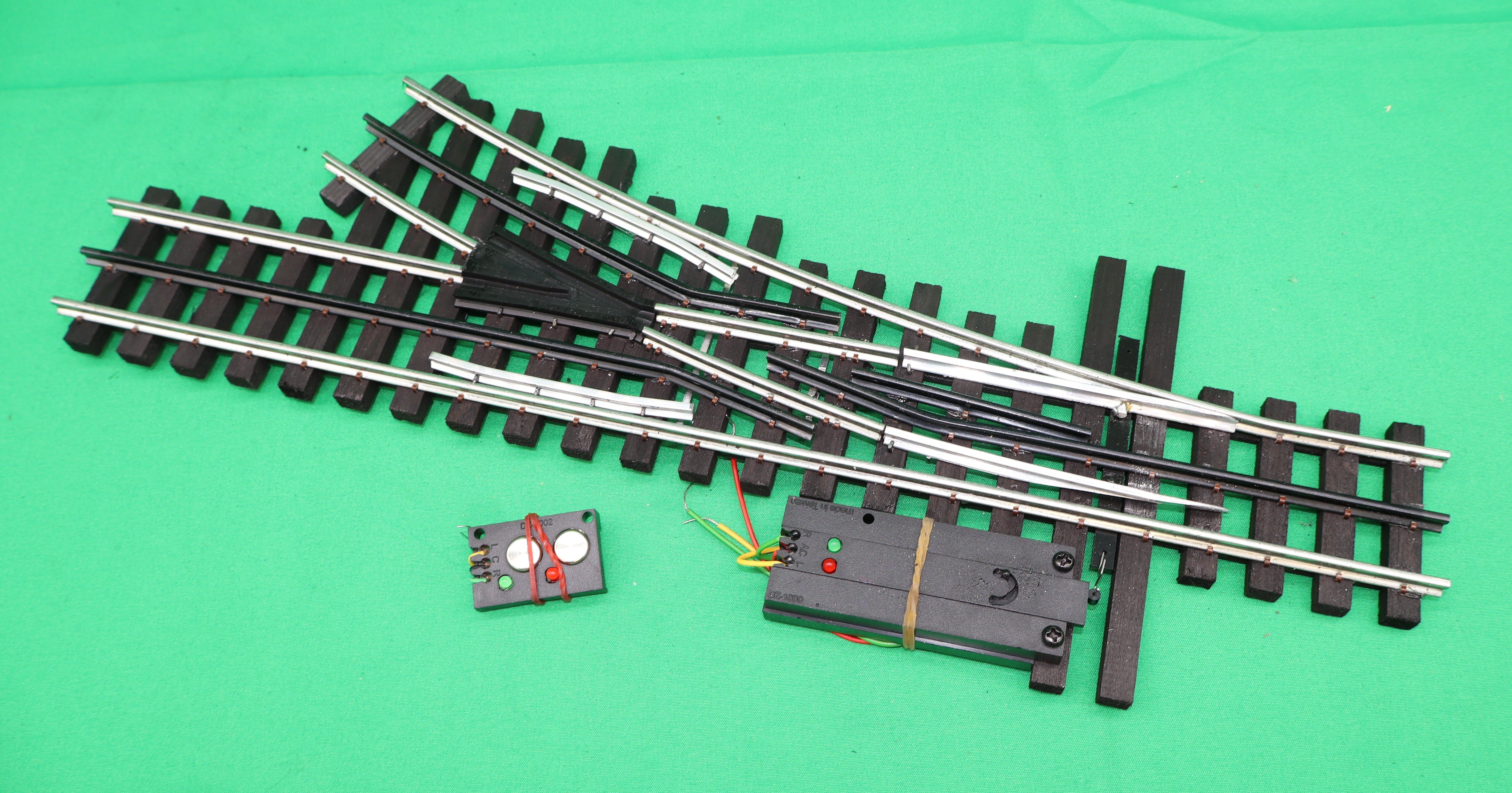 Ross Custom Switches #120M - Super Line - 064 Switch Track (Right) w/ Dz1000