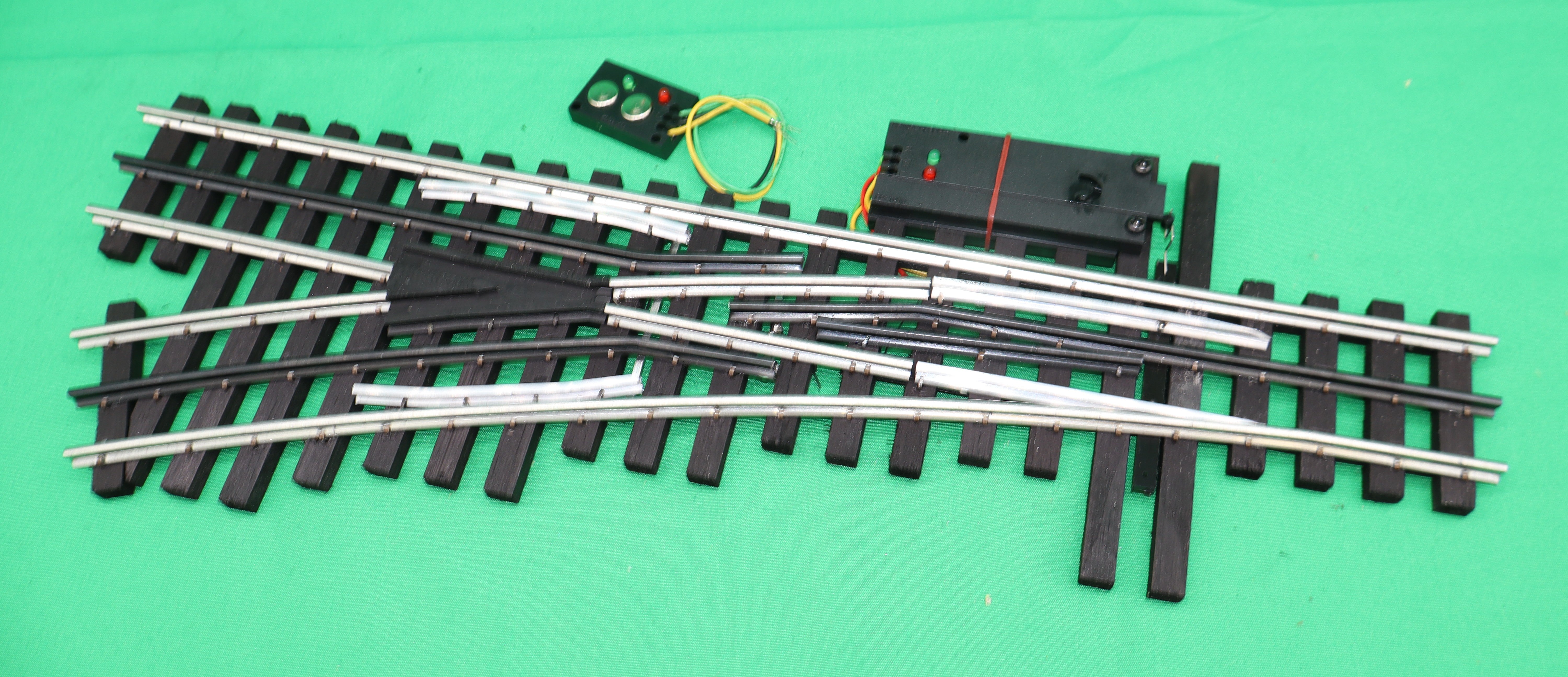 Ross Custom Switches #126M - Super Line - O-72 Switch Track (Left) w/ Dz1000