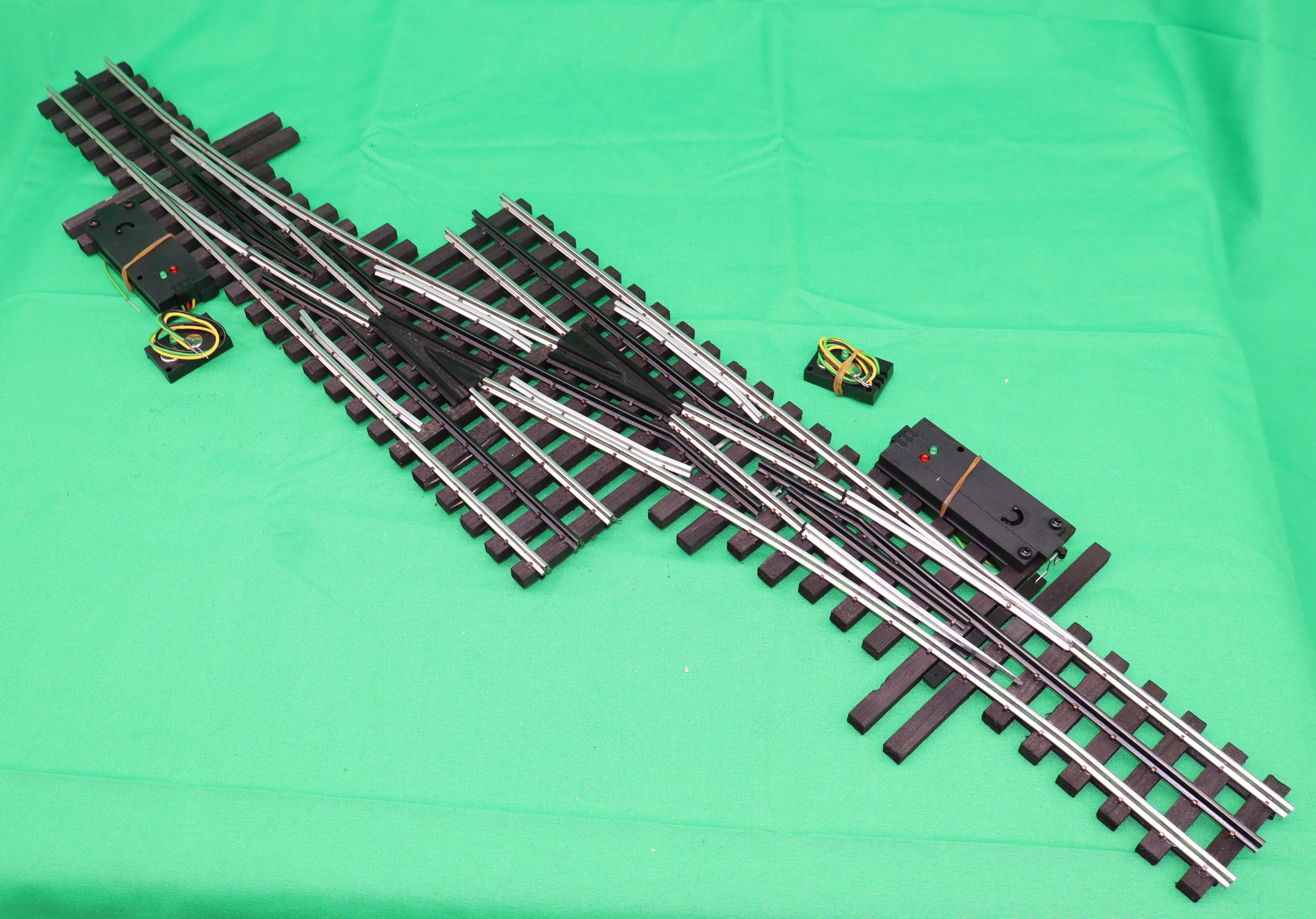Ross Custom Switches #203M - Premiere Line - #4 Yard Crossover Track (Left) w/ Dz1000