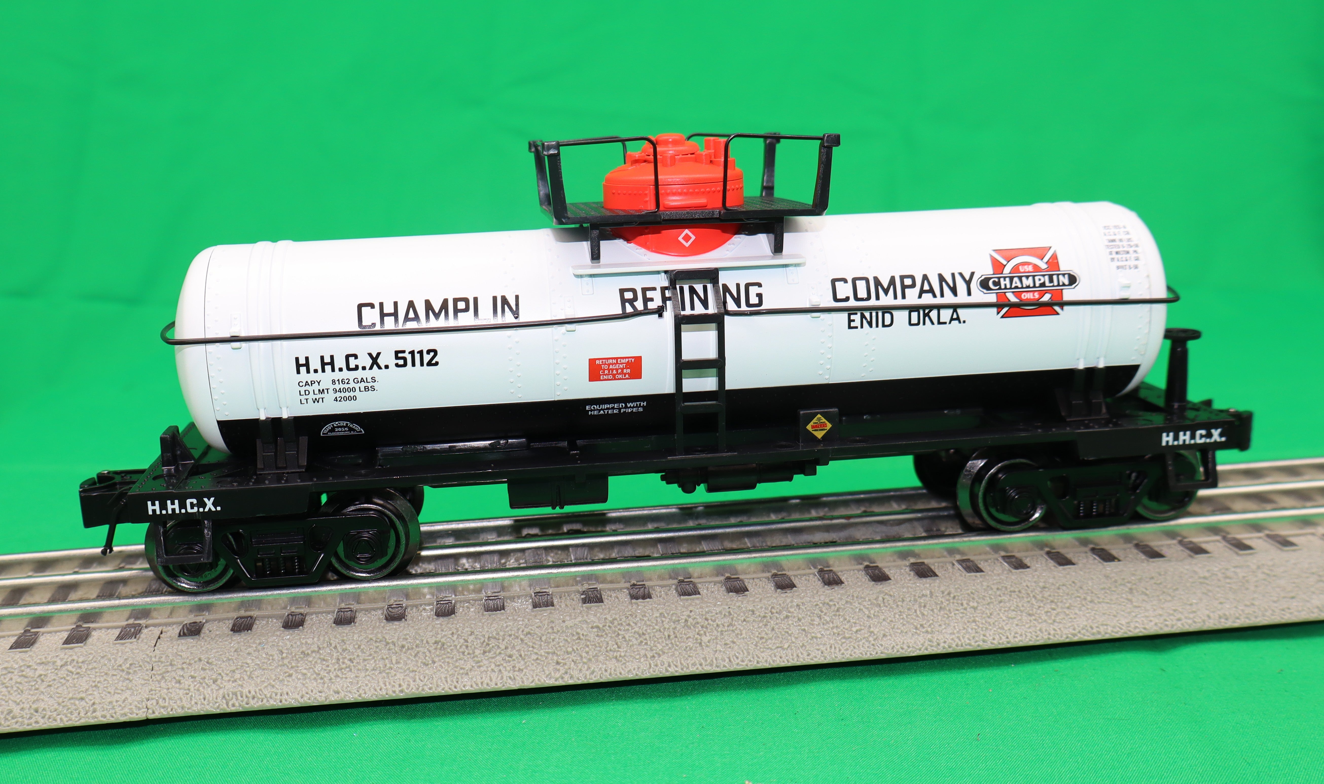 Ready Made Trains RMT-RMT-96899-37 - 8000 Gallon Single Dome Tank "Champlin Oil"