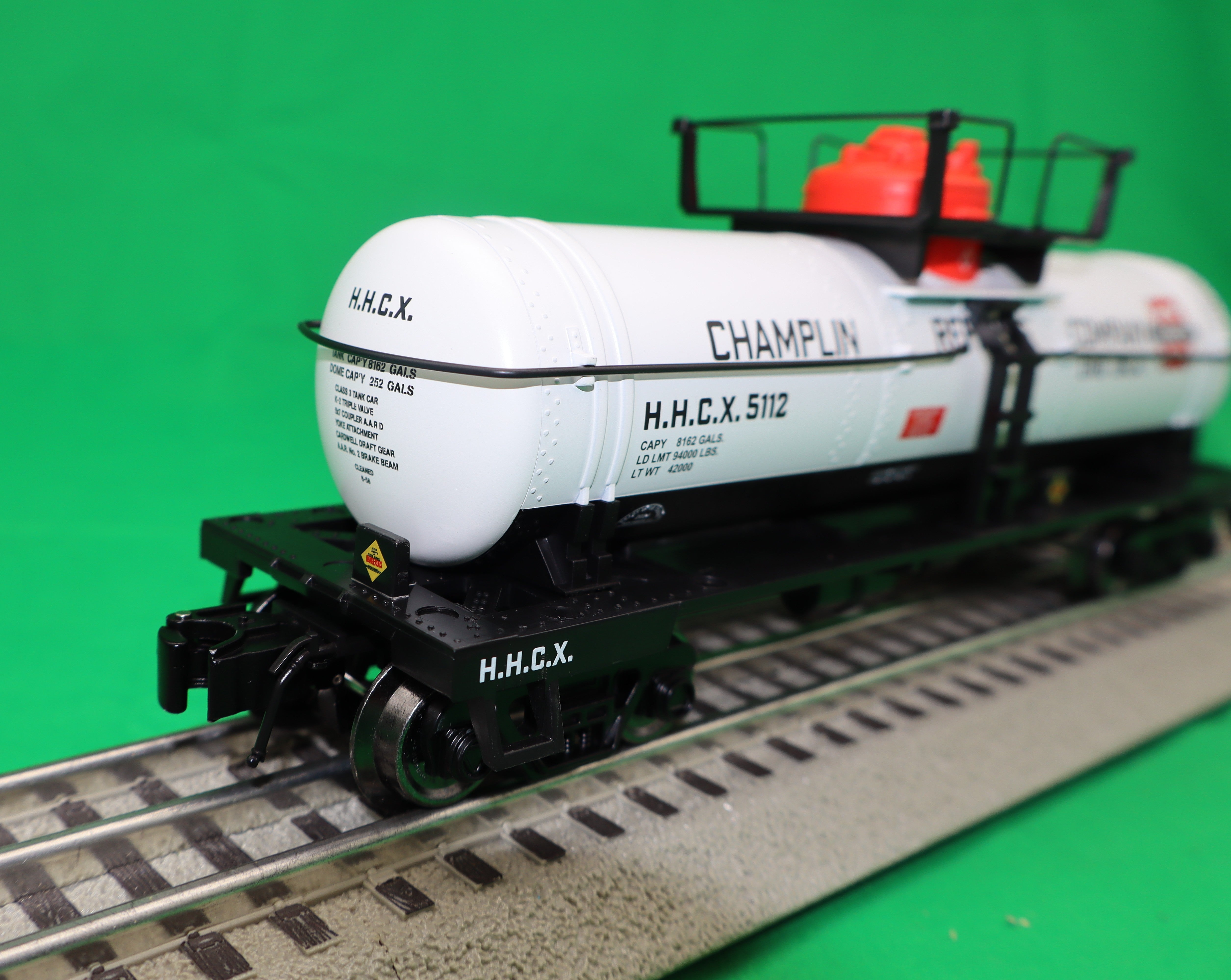 Ready Made Trains RMT-RMT-96899-37 - 8000 Gallon Single Dome Tank "Champlin Oil"