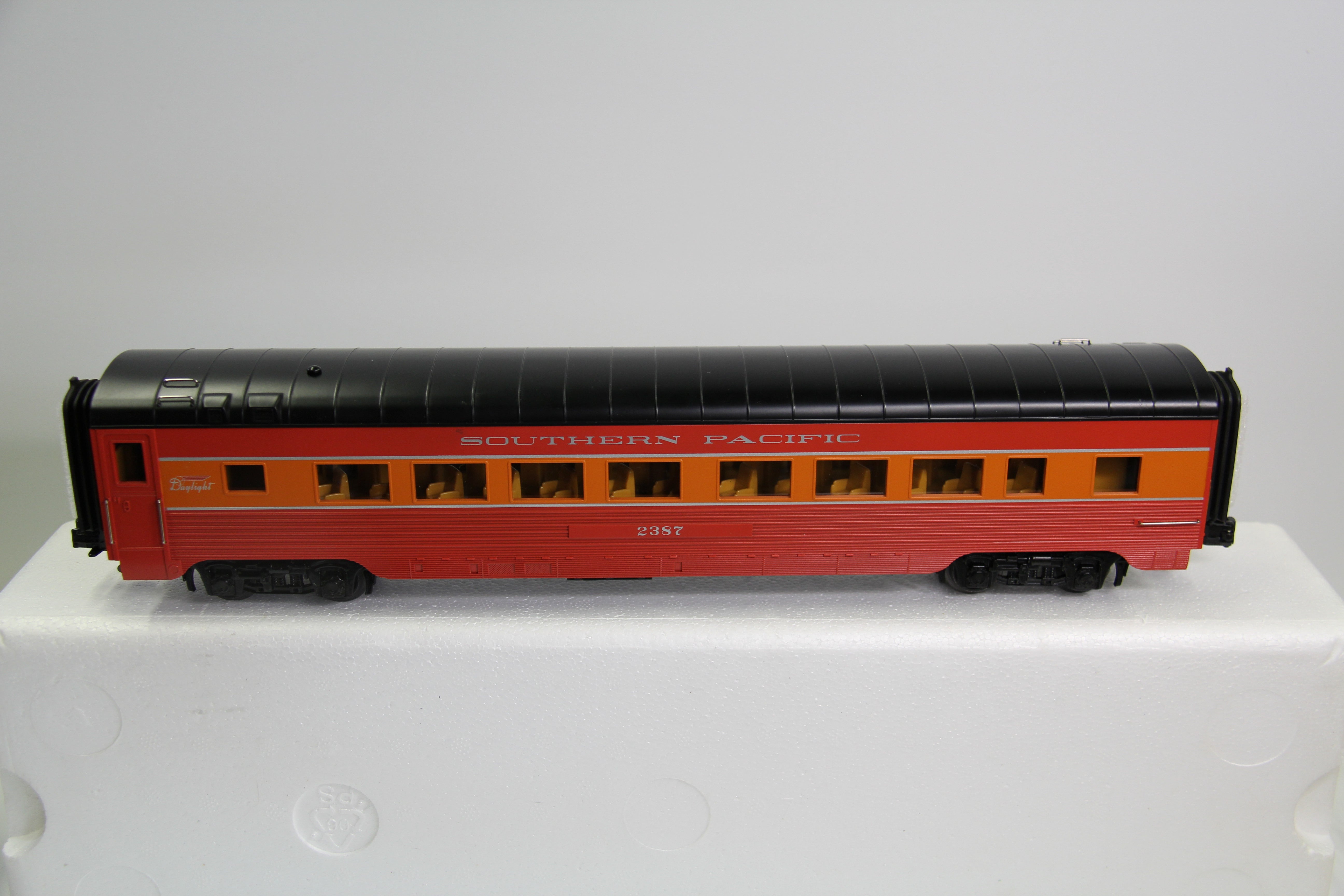 Rail King 30-67959 Southern Pacific 60' Streamlined Coach Car-Second hand-M4439