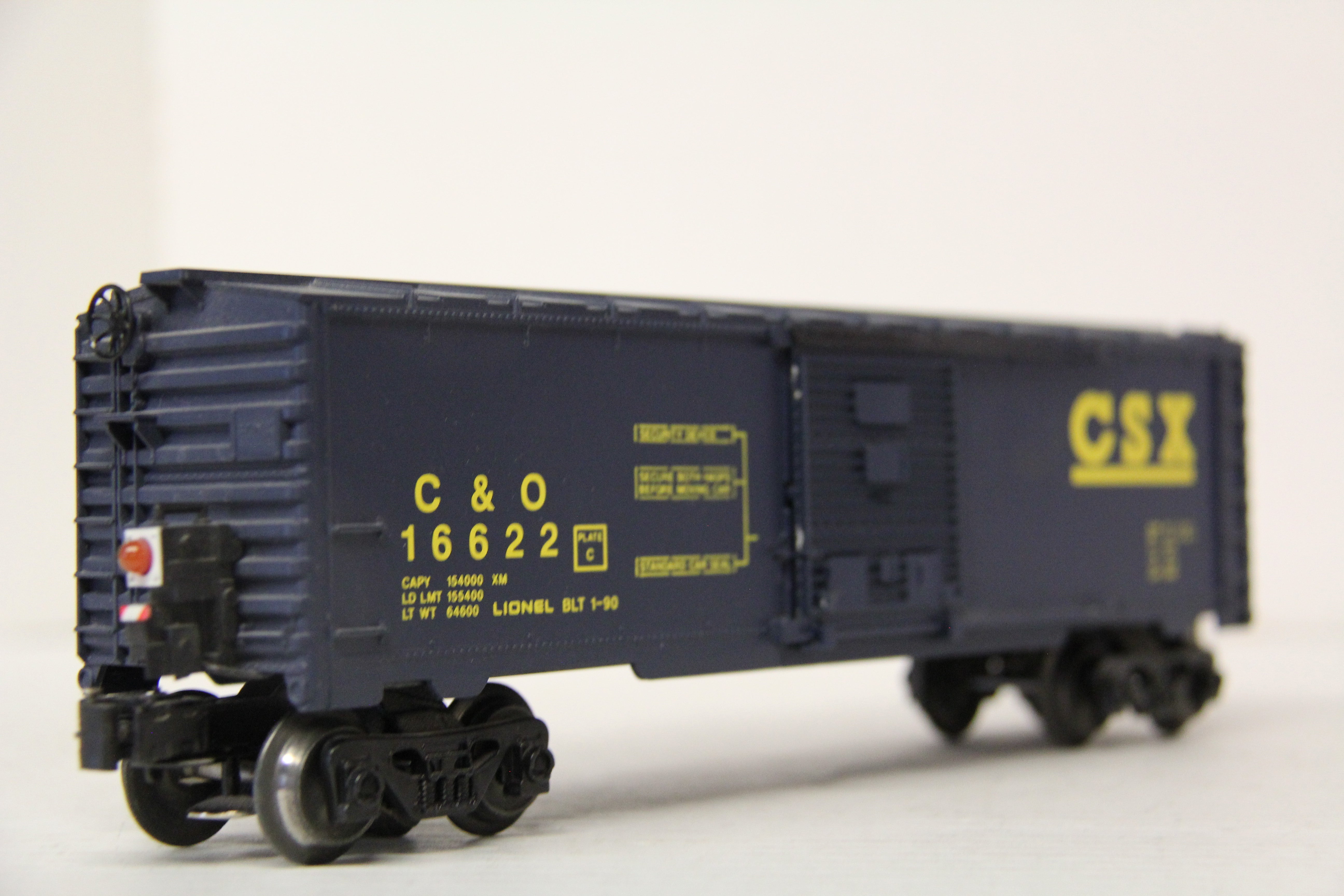 Lionel 6-16622 CSX Box Car with Red Flashing ETD-Second hand-M6441