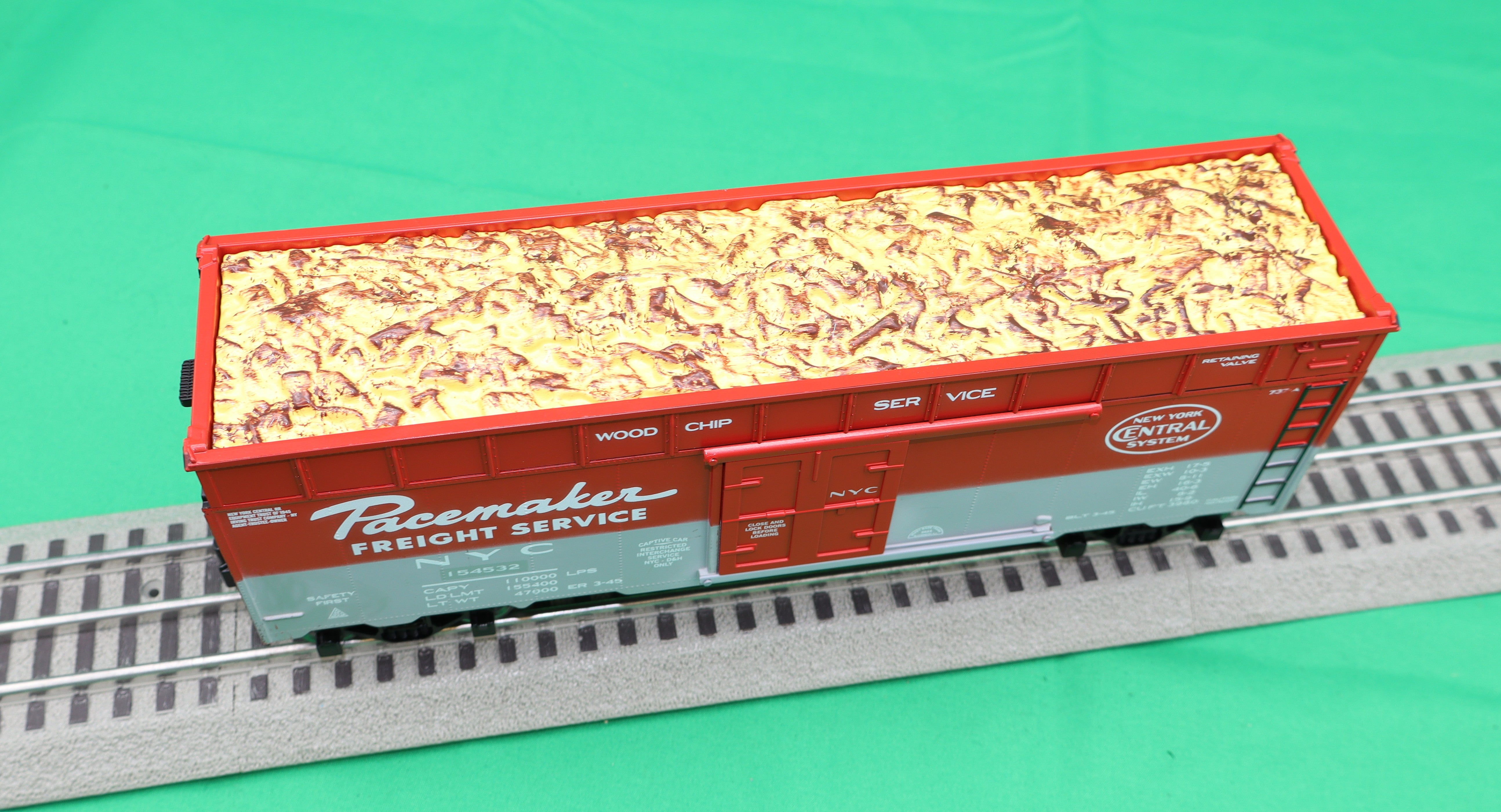 Ready Made Trains RMT-86421 - 40' Woodchip Car "New York Central" (Pacemaker)
