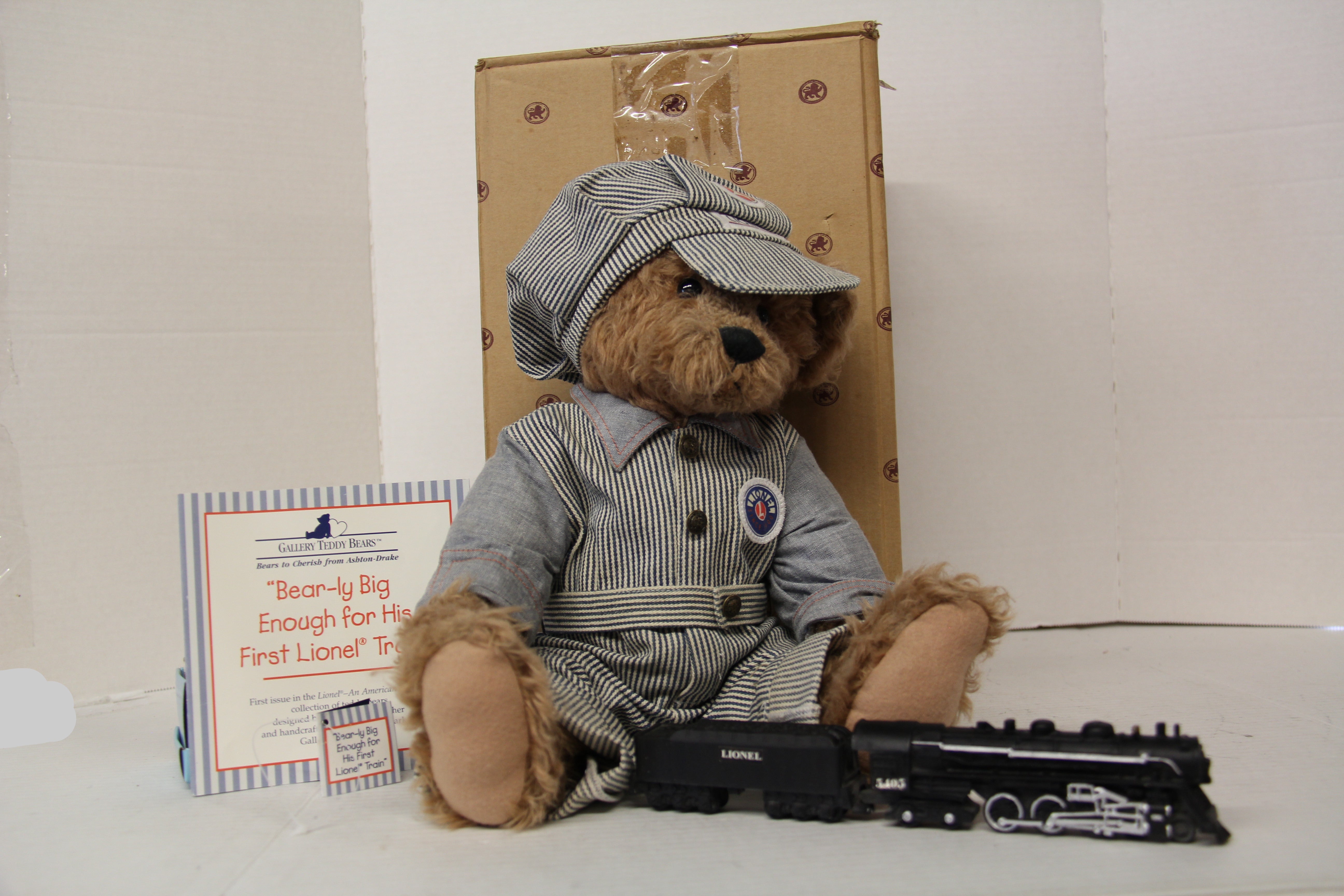 Gallery Teddy Bears "Bear-ly Big Enough for His First Lionel Train" #5122-Second hand-M6446