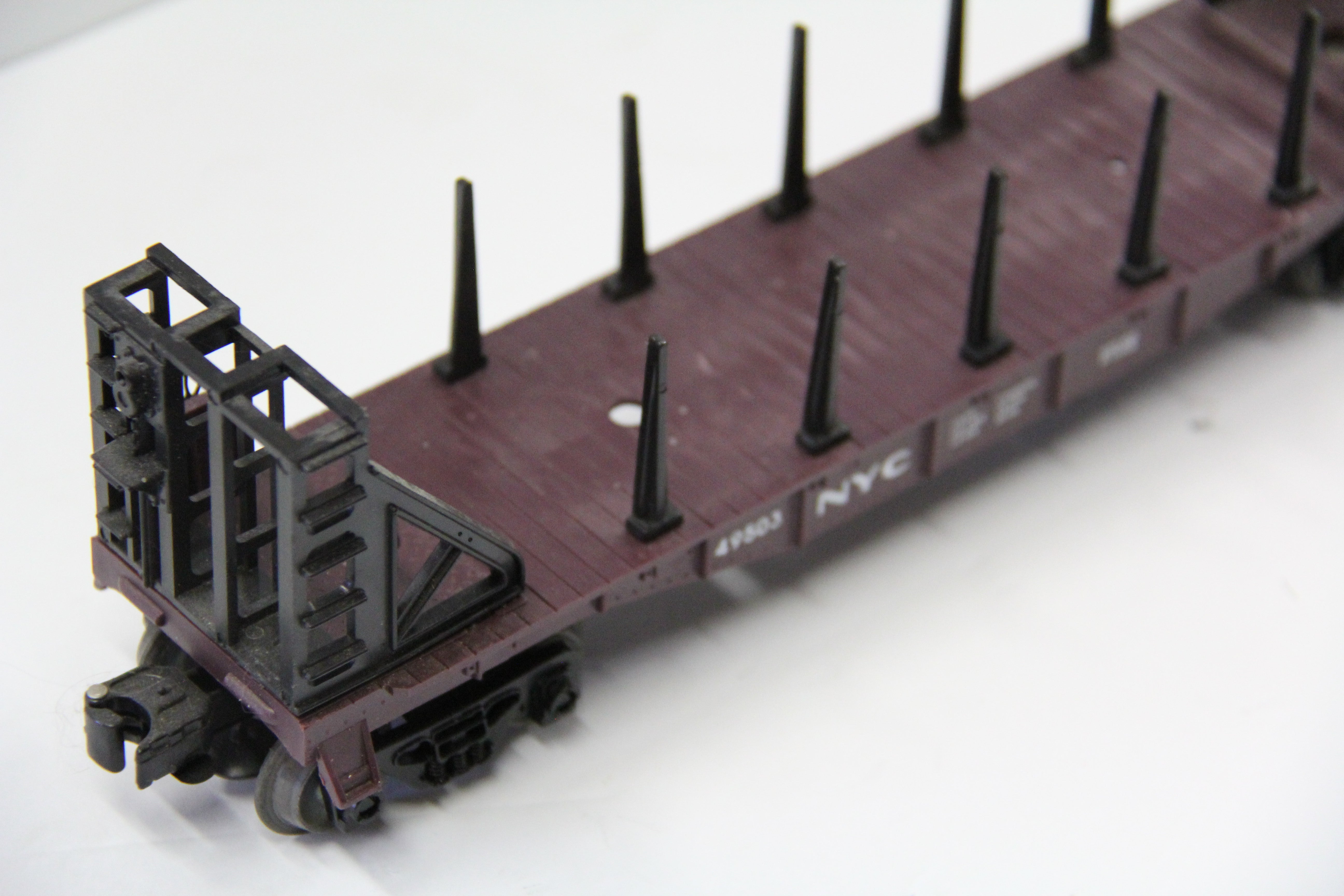 Lionel No#49503 NYC Burgundy Bulkhead Flat Car w/ Removable Stakes-Second hand-M4545