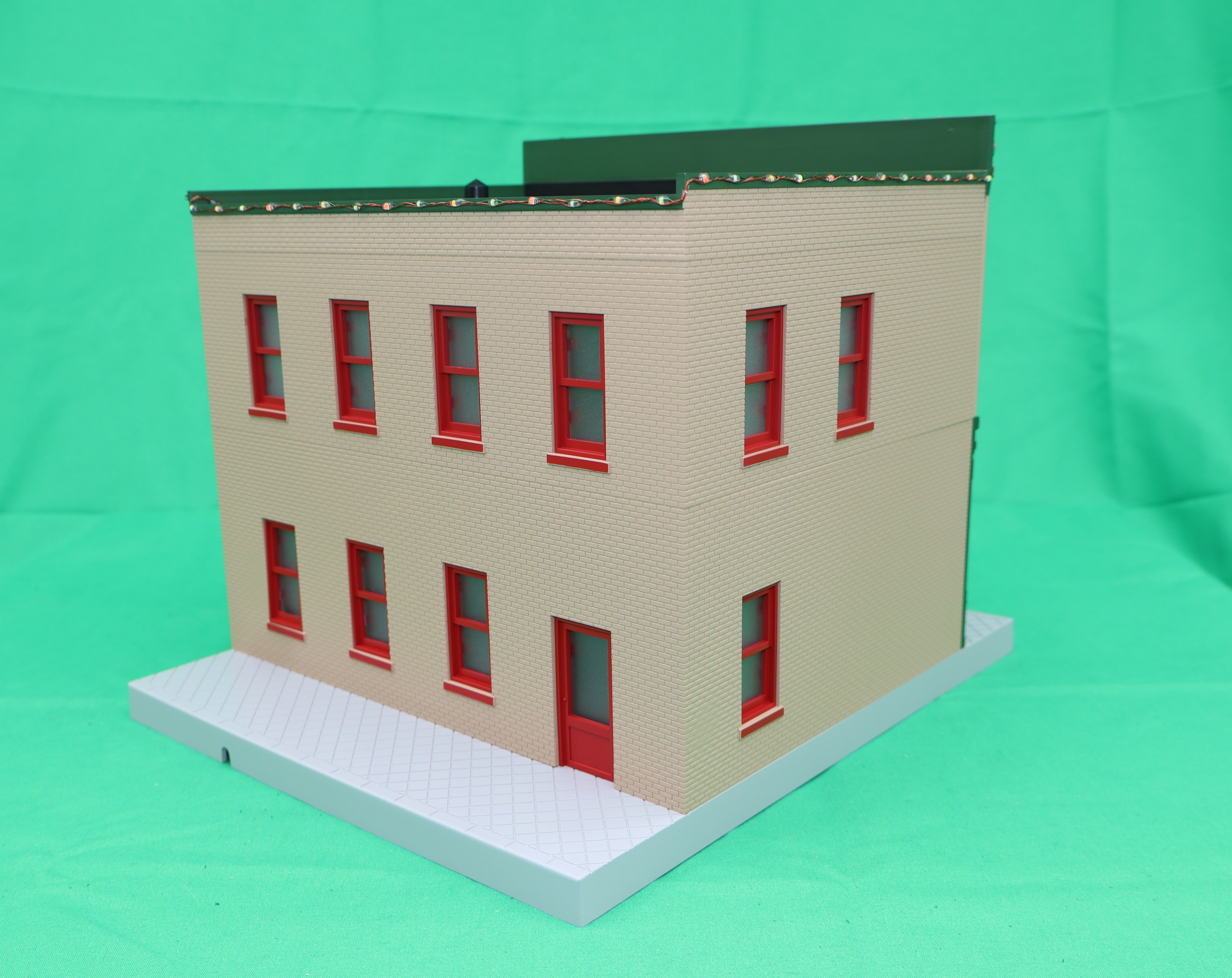 MTH 30-90736 - 2-Story City Building 1 "Christmas" w/ LEDs