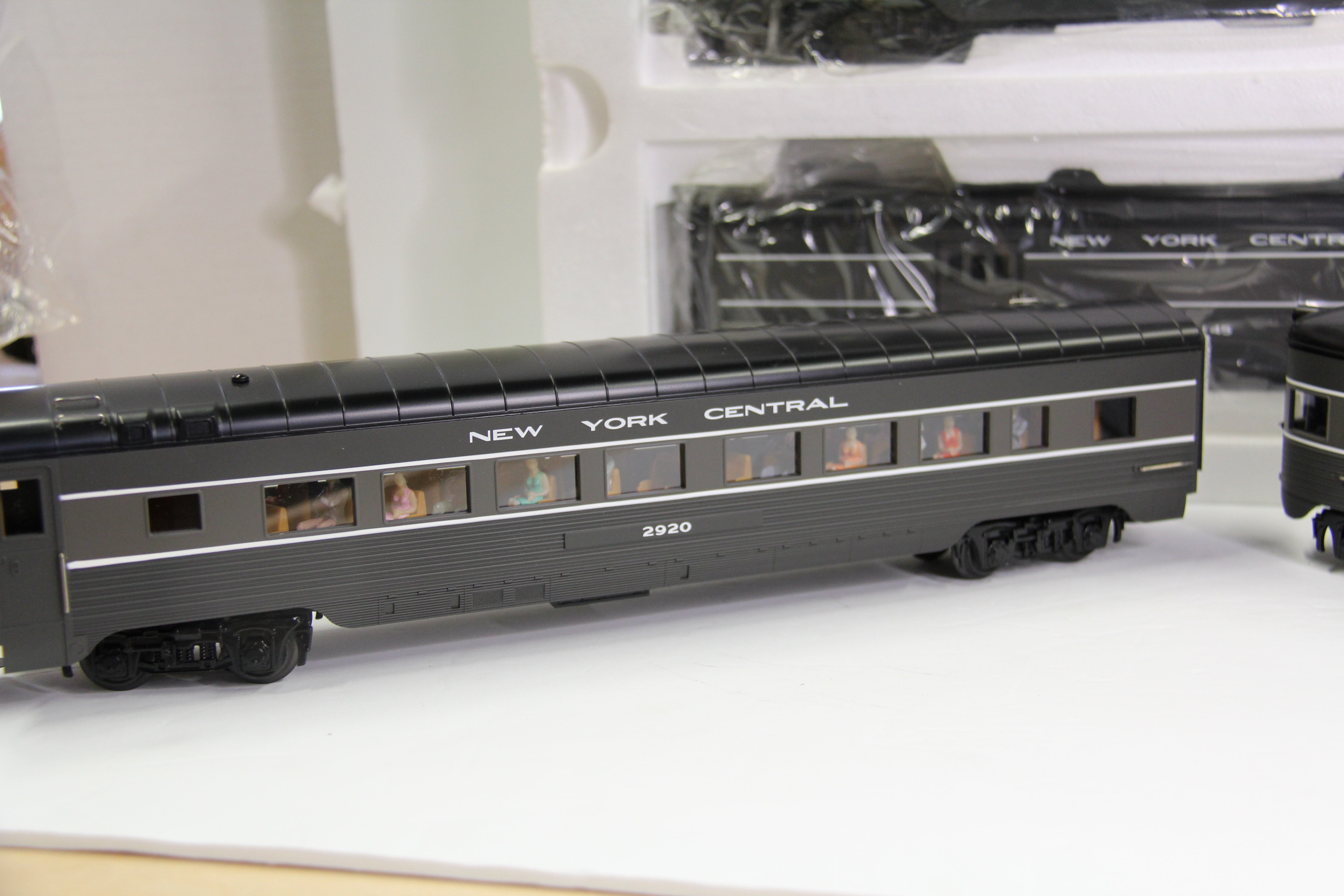 Rail King 30-67699 NYC  4-Car 60' Streamlined Passenger Set-Second hand-M4553