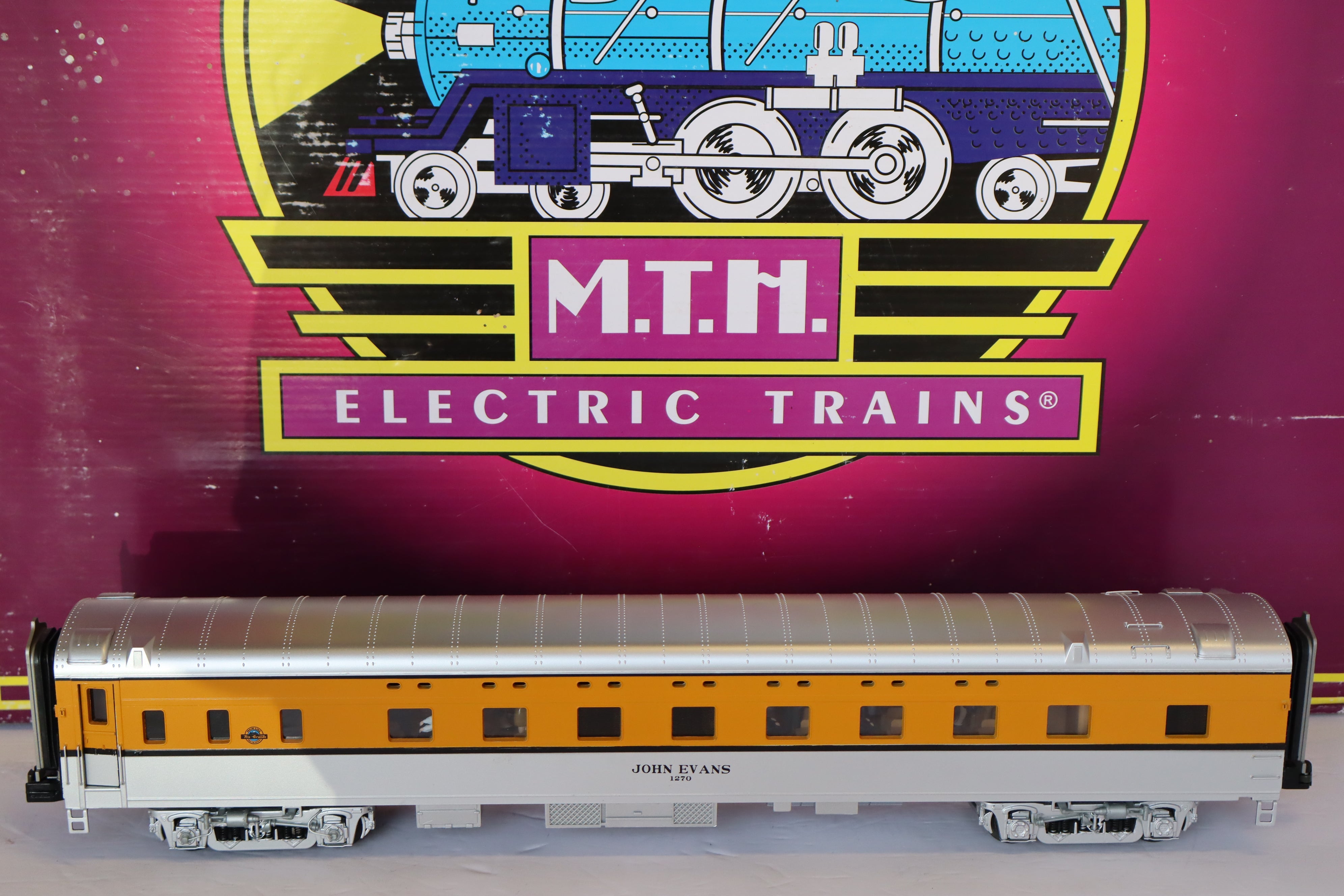 MTH 20-65210 & 20-66210 Denver & Rio Grande 70' Streamlined Pass Set 7 Car Pass Set-Second hand-M7915