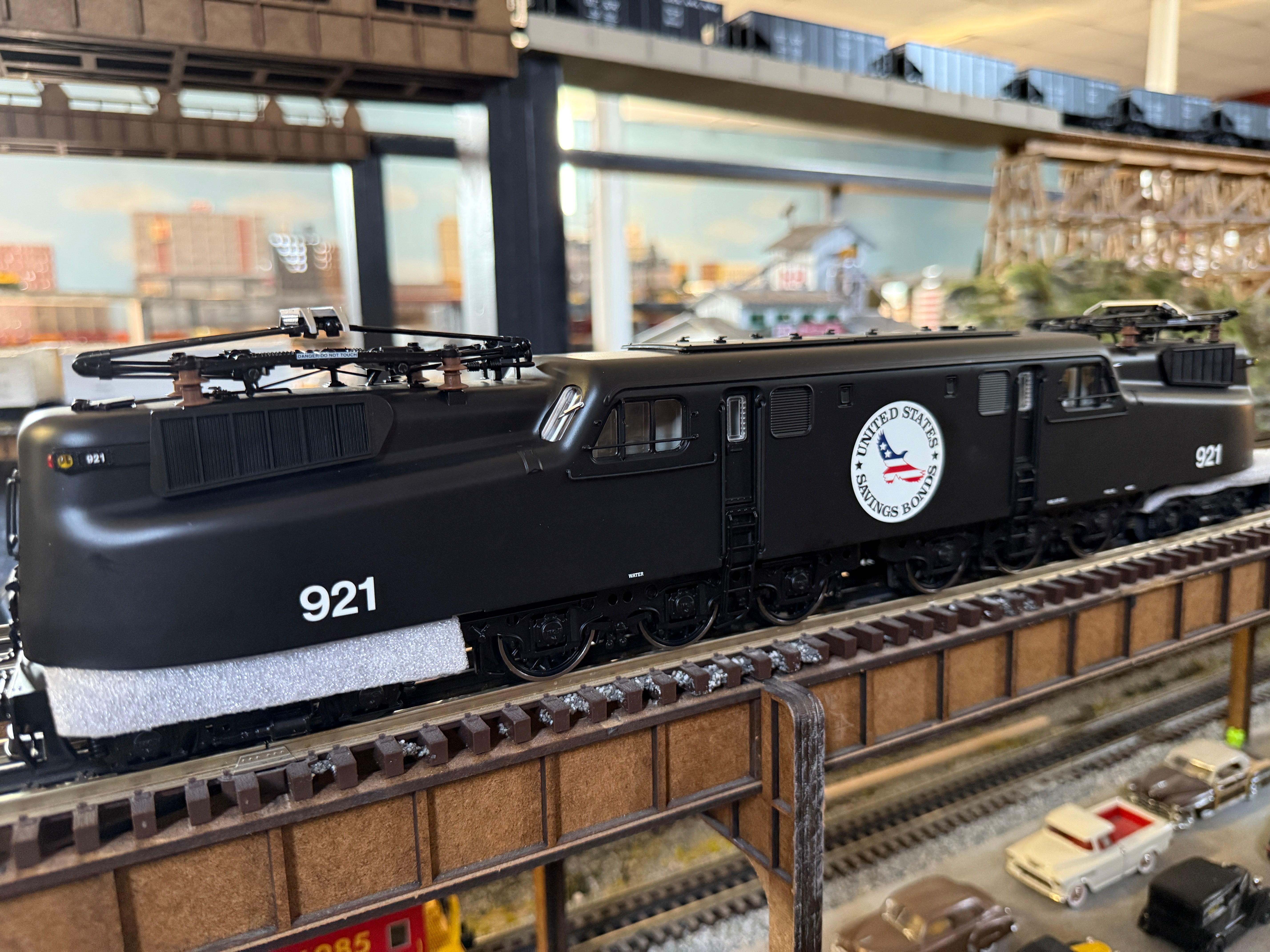 Lionel 2533020 - Vision Line GG1 Electric Engine "Amtrak" #921 (Phase I)