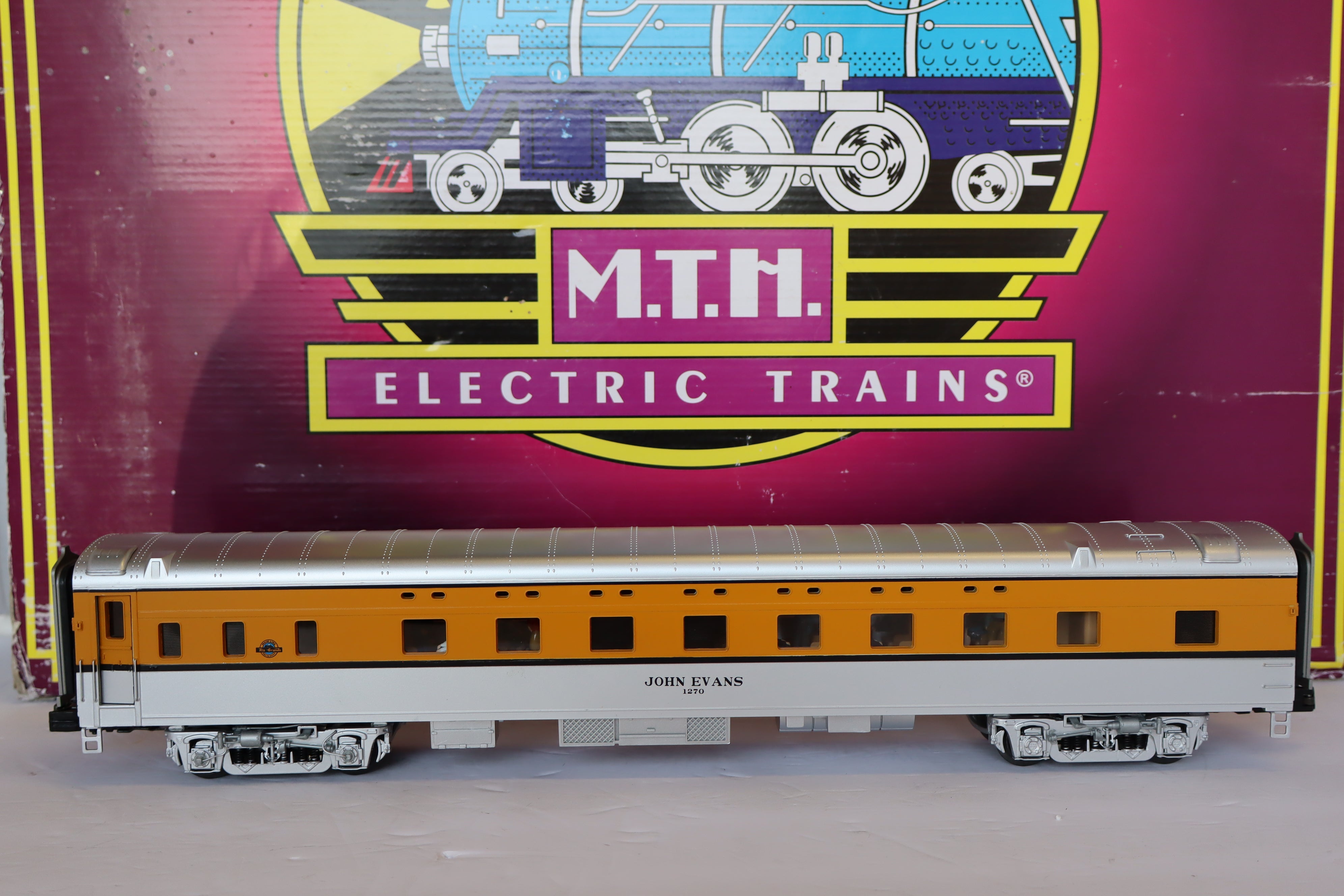 MTH 20-65210 & 20-66210 Denver & Rio Grande 70' Streamlined Pass Set 7 Car Pass Set-Second hand-M7915