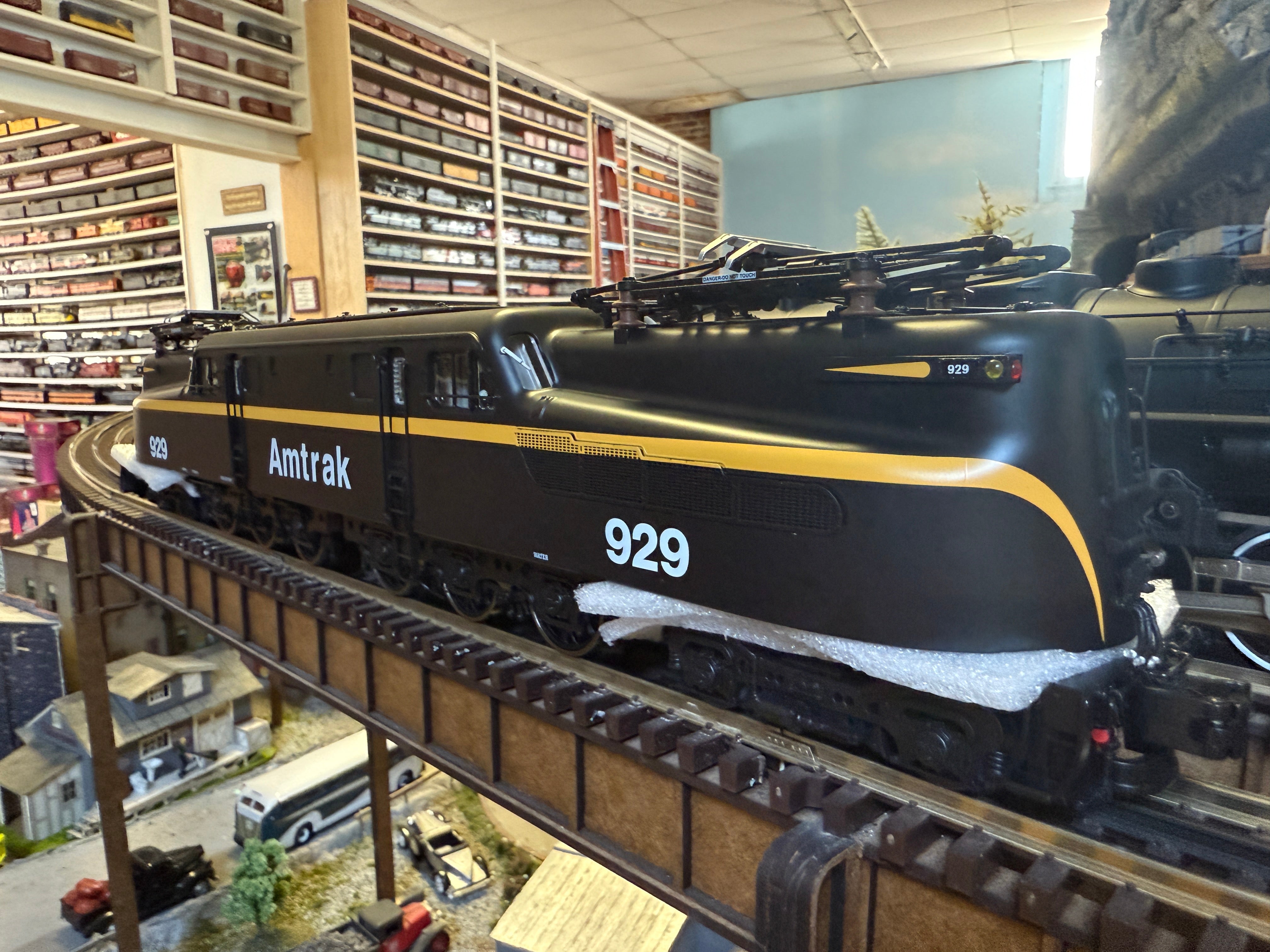 Lionel 2533030 - Vision Line GG1 Electric Engine "Amtrak" #929 (Phase I)