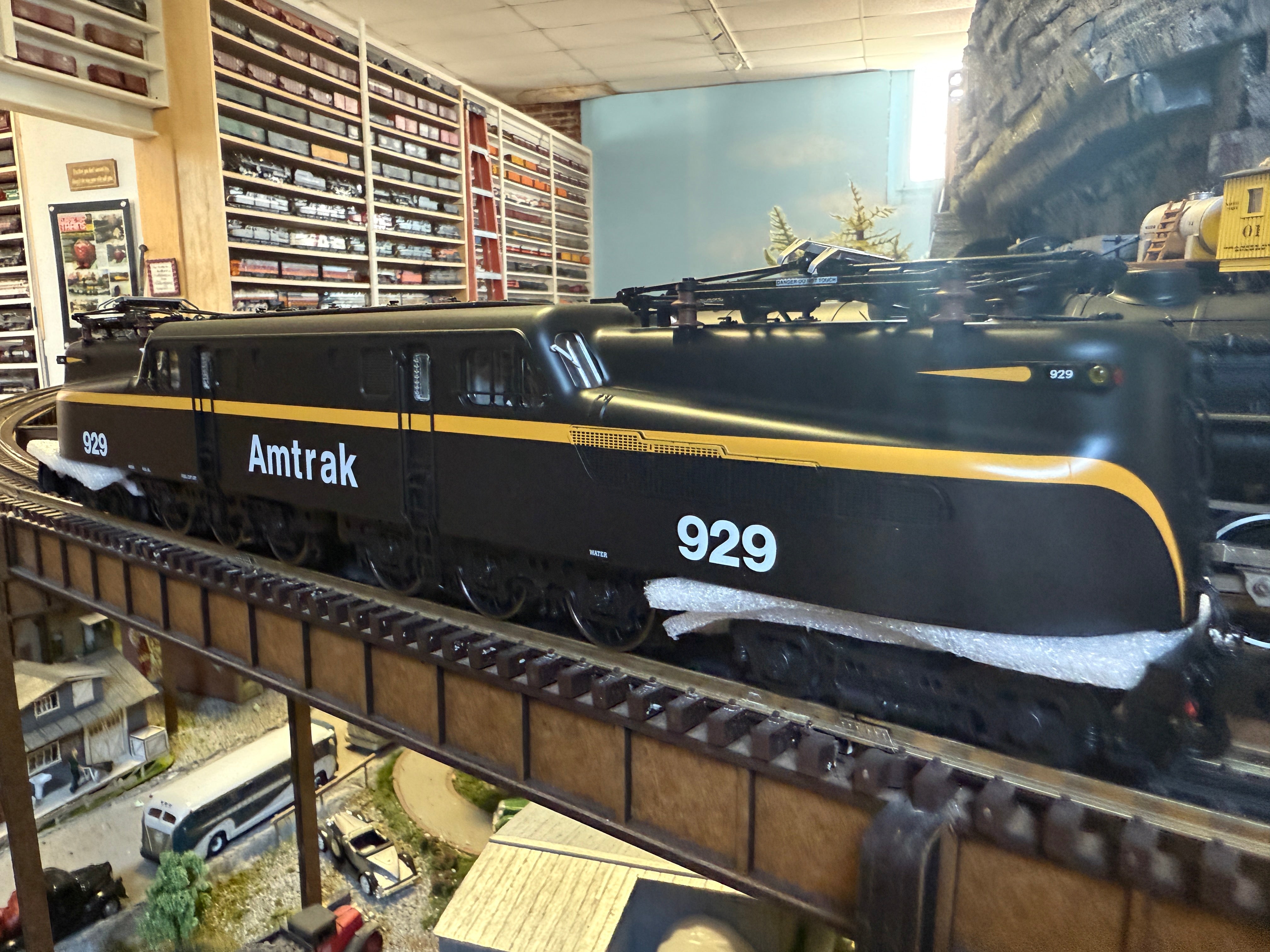 Lionel 2533030 - Vision Line GG1 Electric Engine "Amtrak" #929 (Phase I)