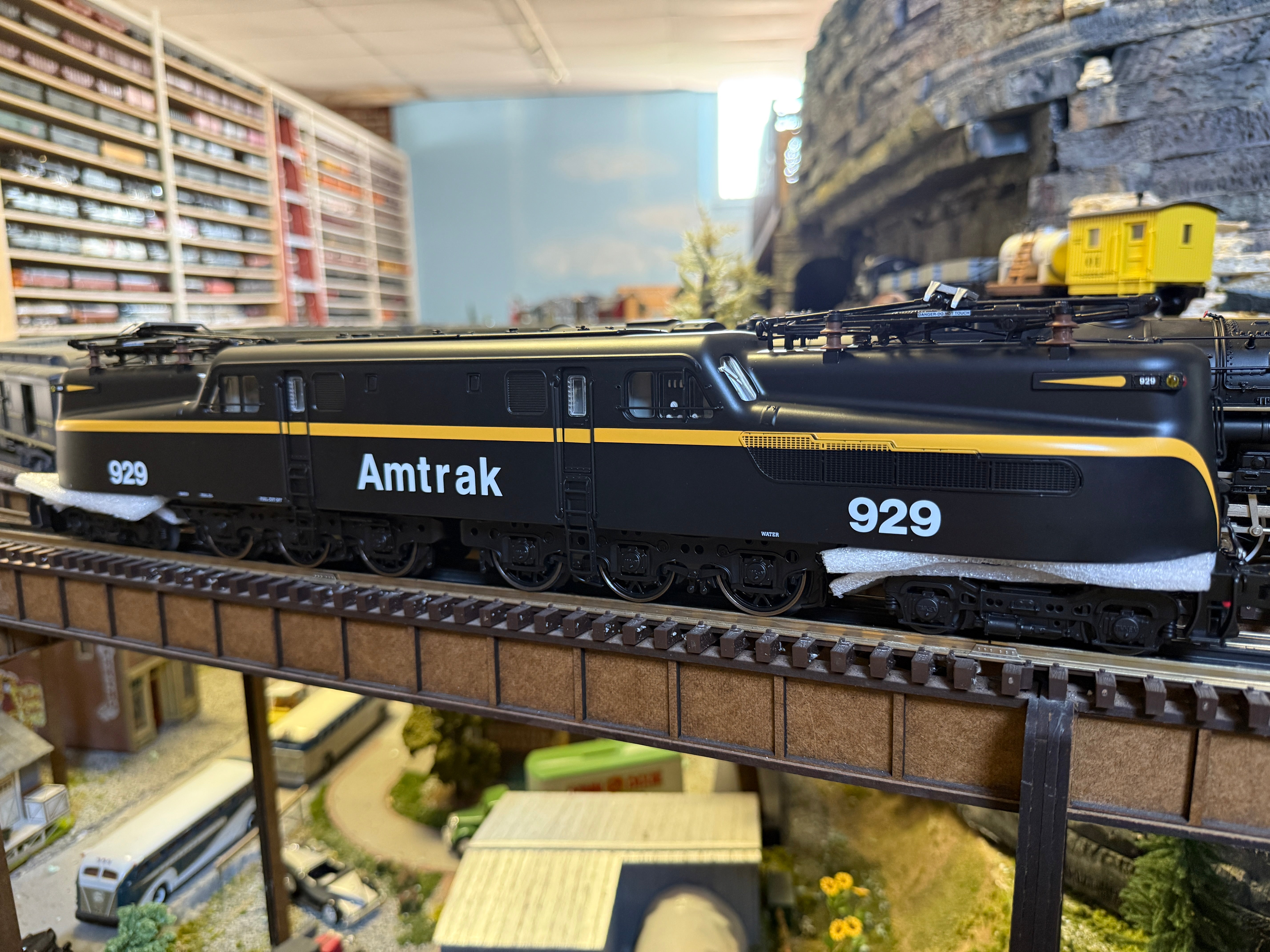 Lionel 2533030 - Vision Line GG1 Electric Engine "Amtrak" #929 (Phase I)