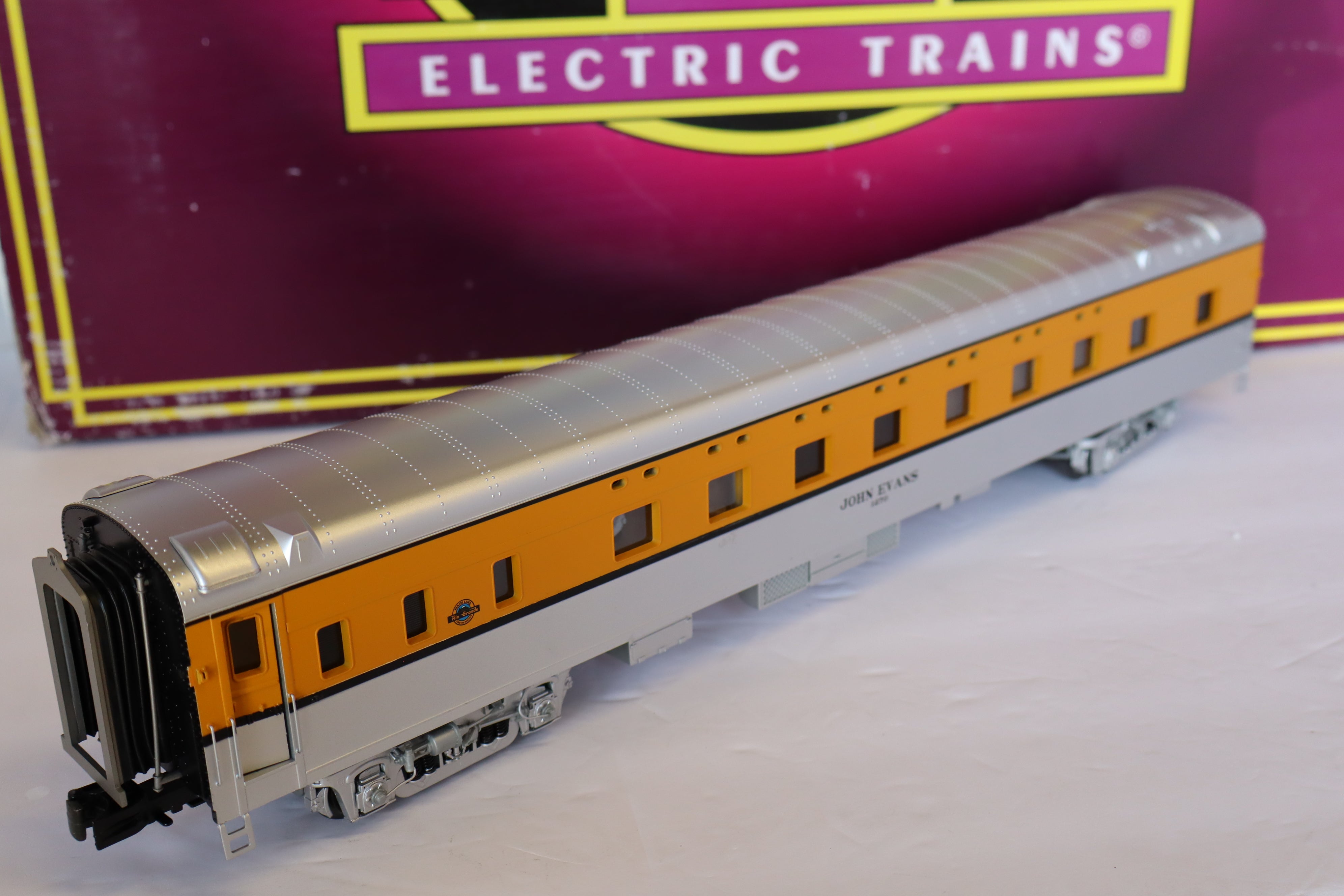 MTH 20-65210 & 20-66210 Denver & Rio Grande 70' Streamlined Pass Set 7 Car Pass Set-Second hand-M7915