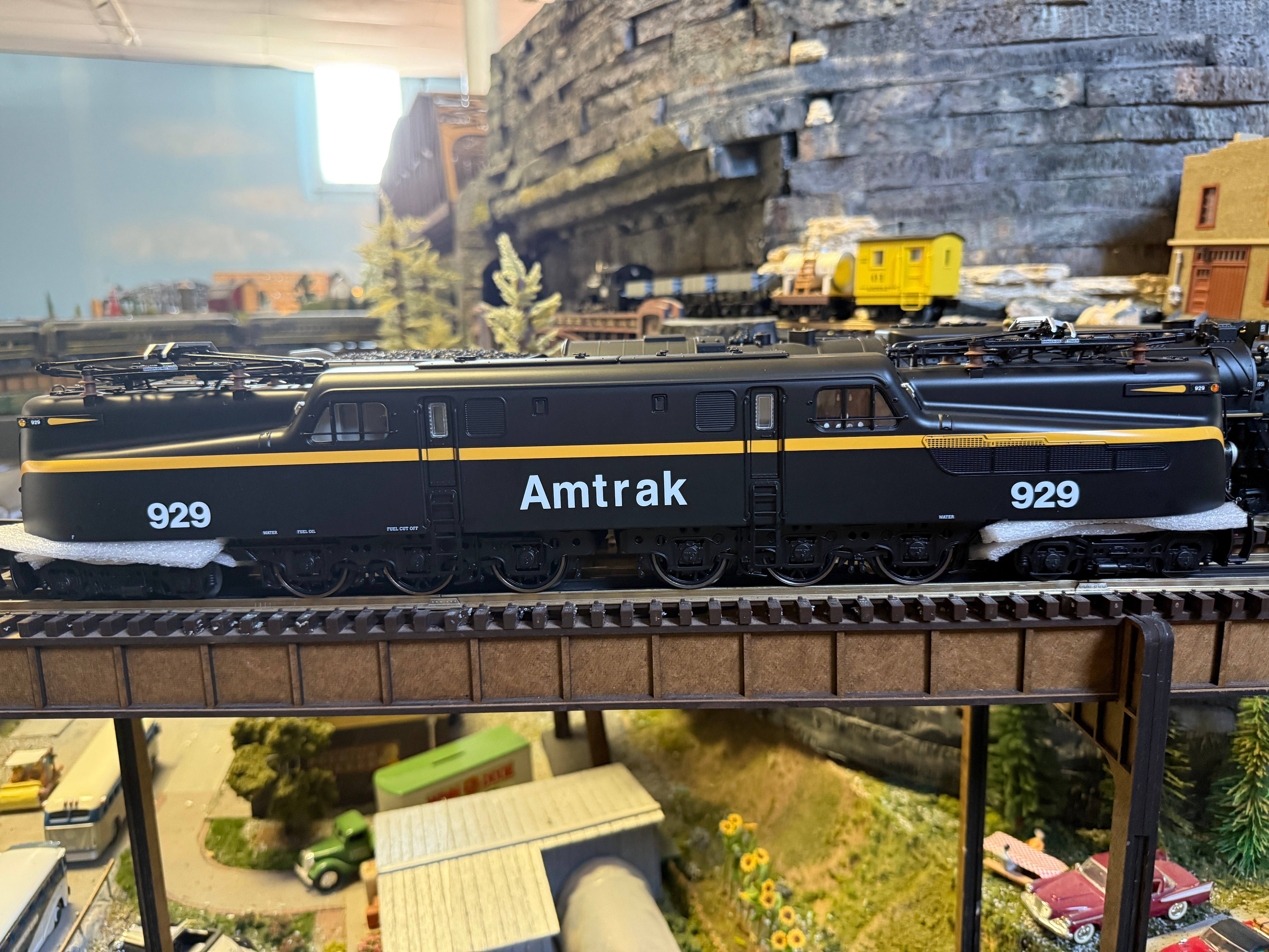 Lionel 2533030 - Vision Line GG1 Electric Engine "Amtrak" #929 (Phase I)