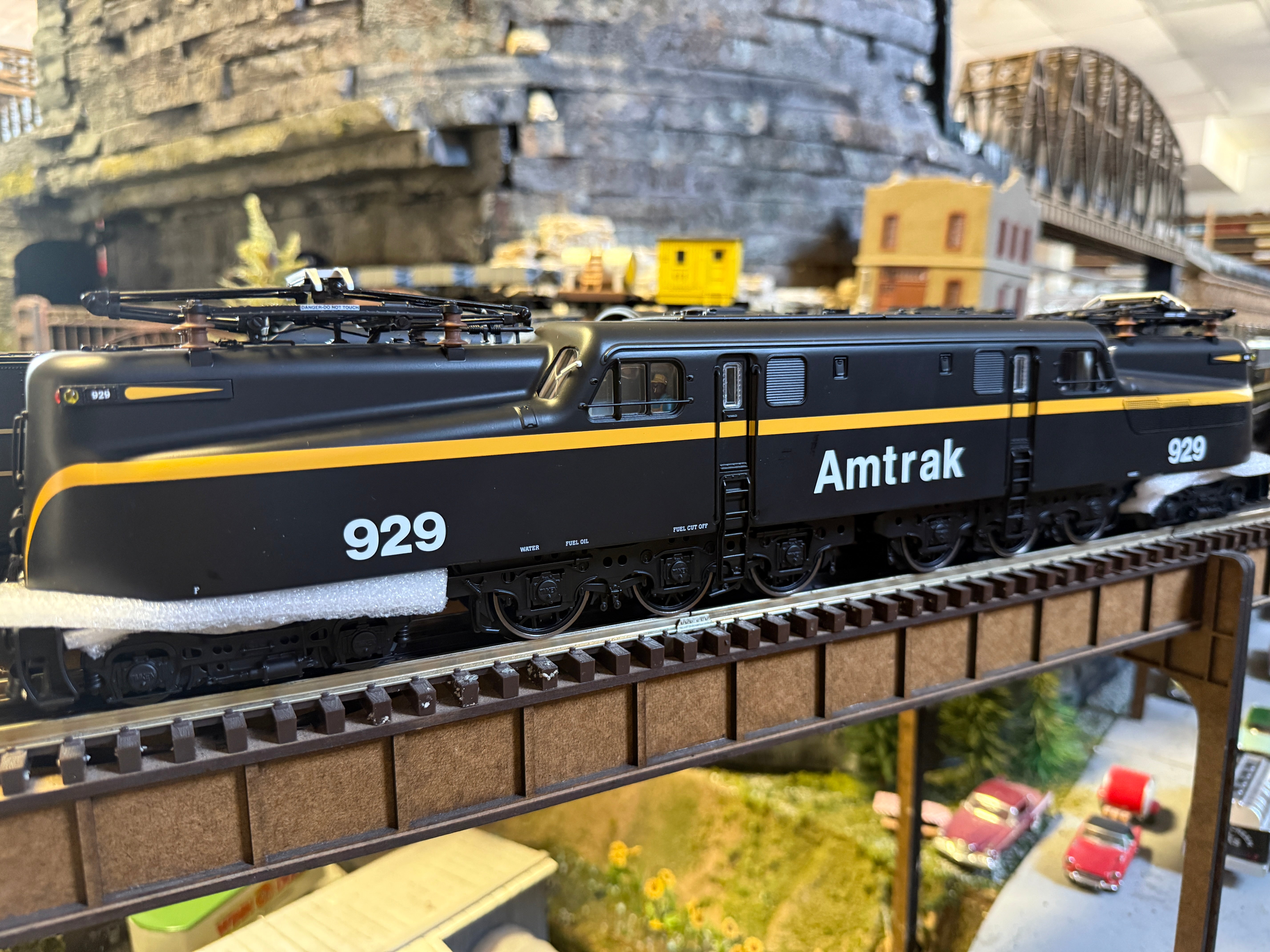 Lionel 2533030 - Vision Line GG1 Electric Engine "Amtrak" #929 (Phase I)
