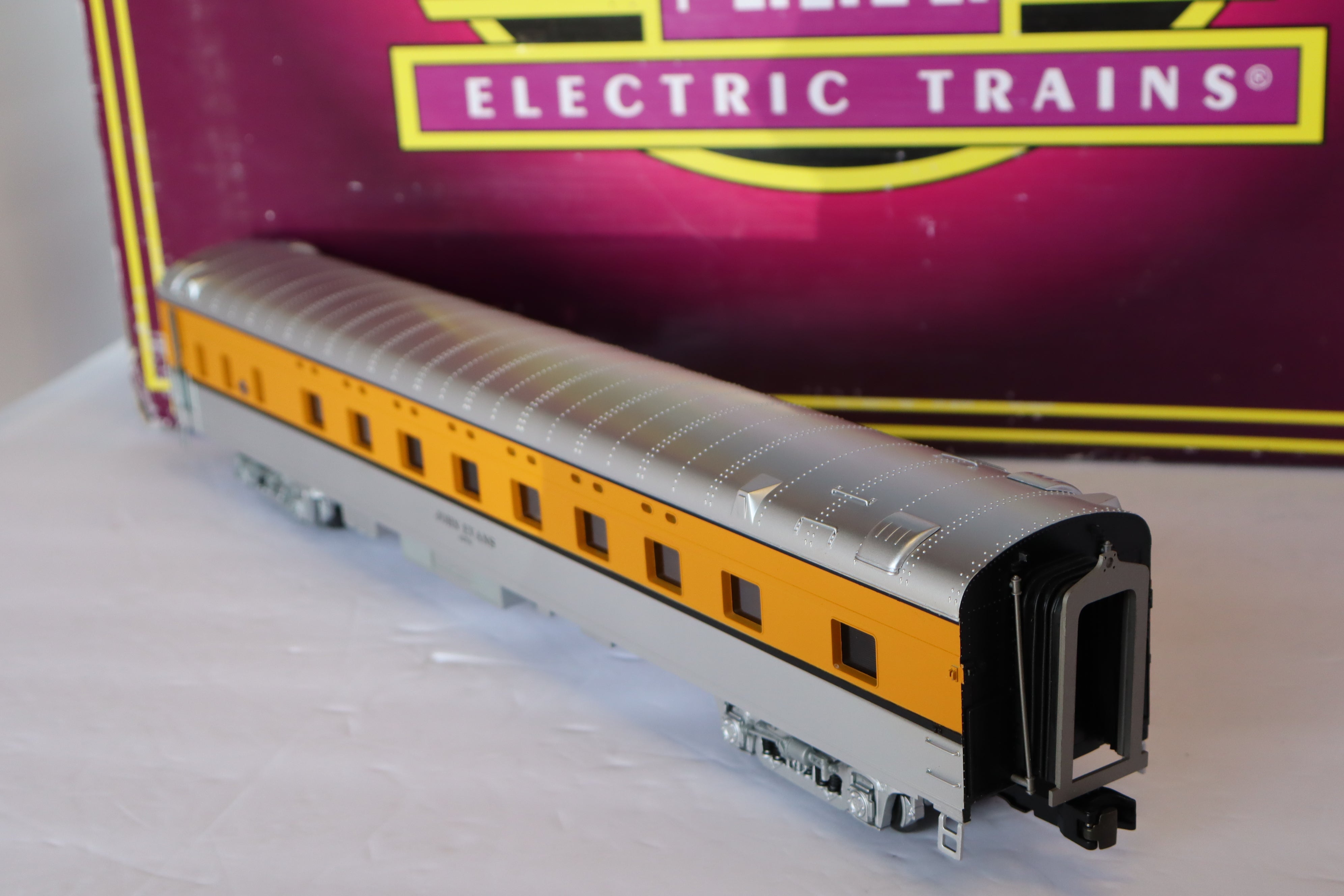MTH 20-65210 & 20-66210 Denver & Rio Grande 70' Streamlined Pass Set 7 Car Pass Set-Second hand-M7915