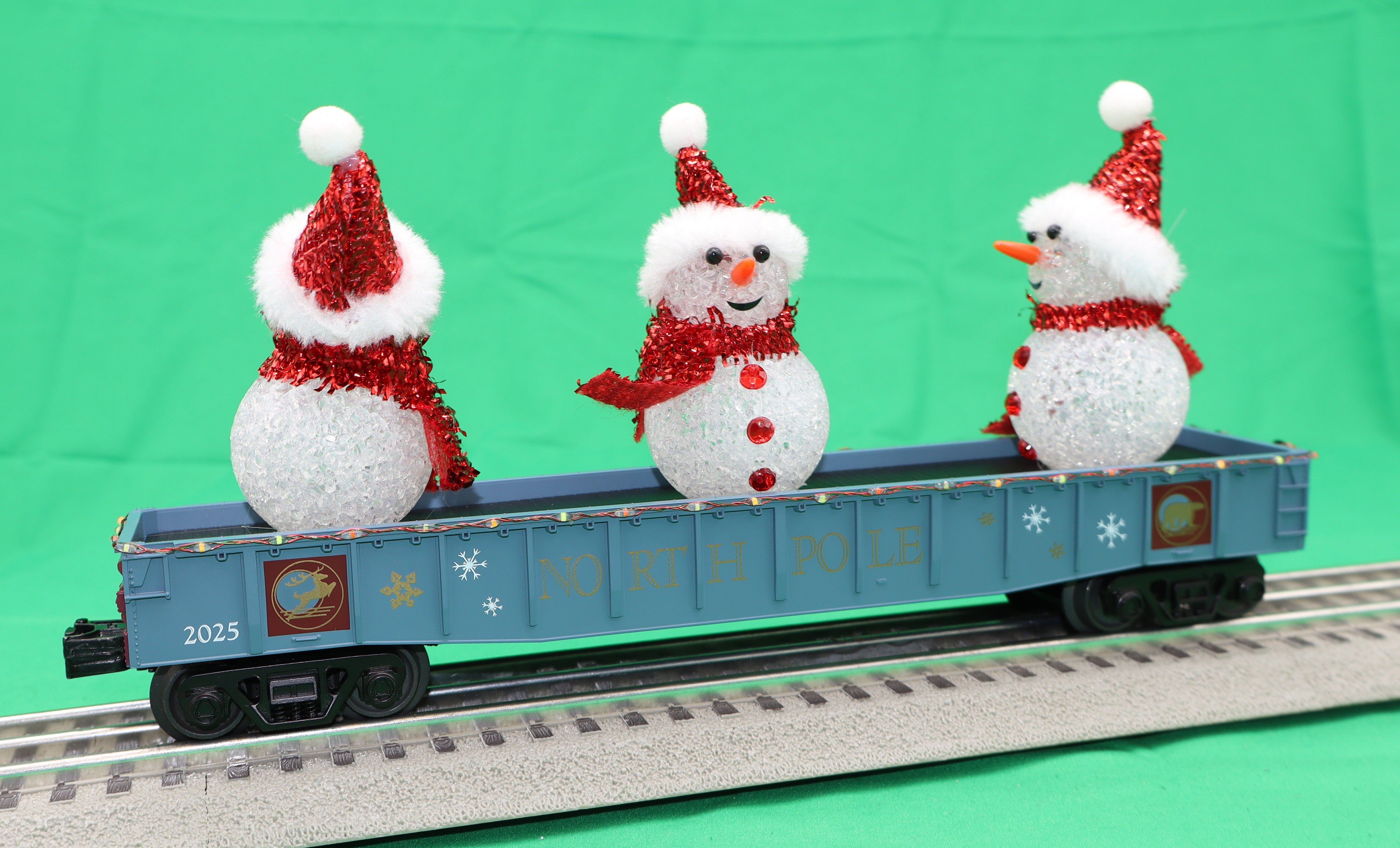 MTH 30-72264 - Gondola Car "North Pole" #2025 w/ LED Christmas Lights & Lighted Snowmen