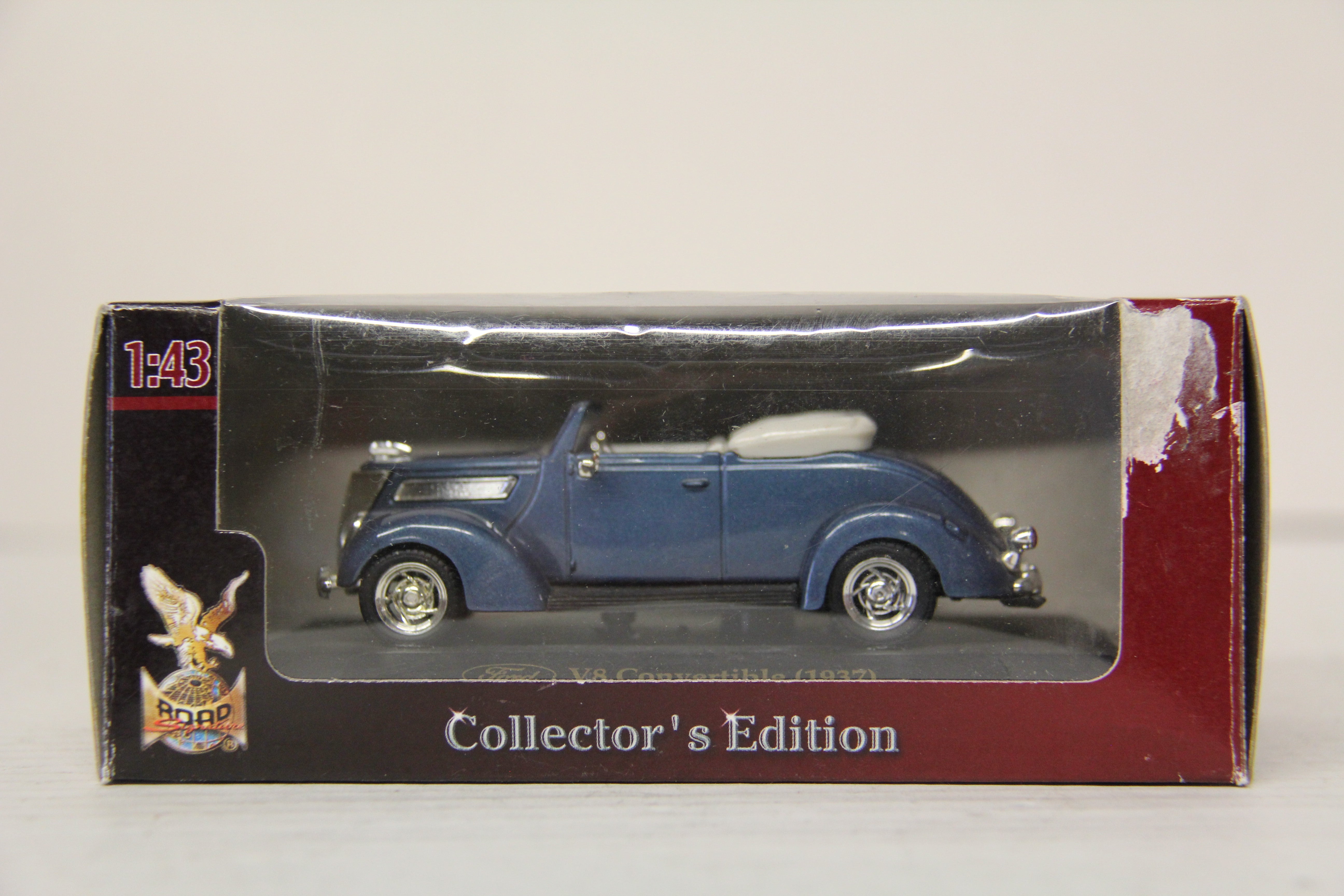 Road Signature 1937 Ford V8 Convertible 1:43 scale-Second hand-M6467