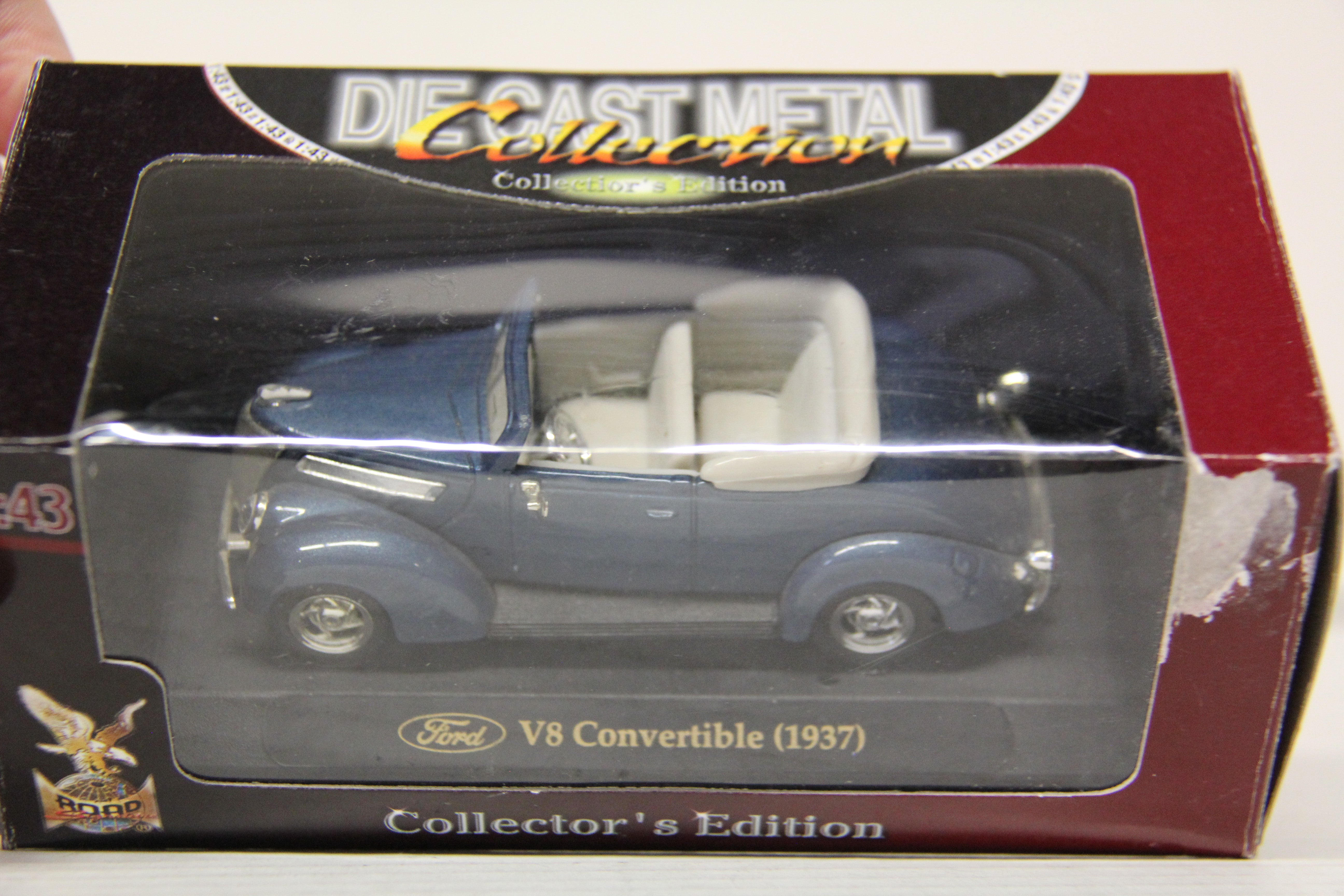Road Signature 1937 Ford V8 Convertible 1:43 scale-Second hand-M6467