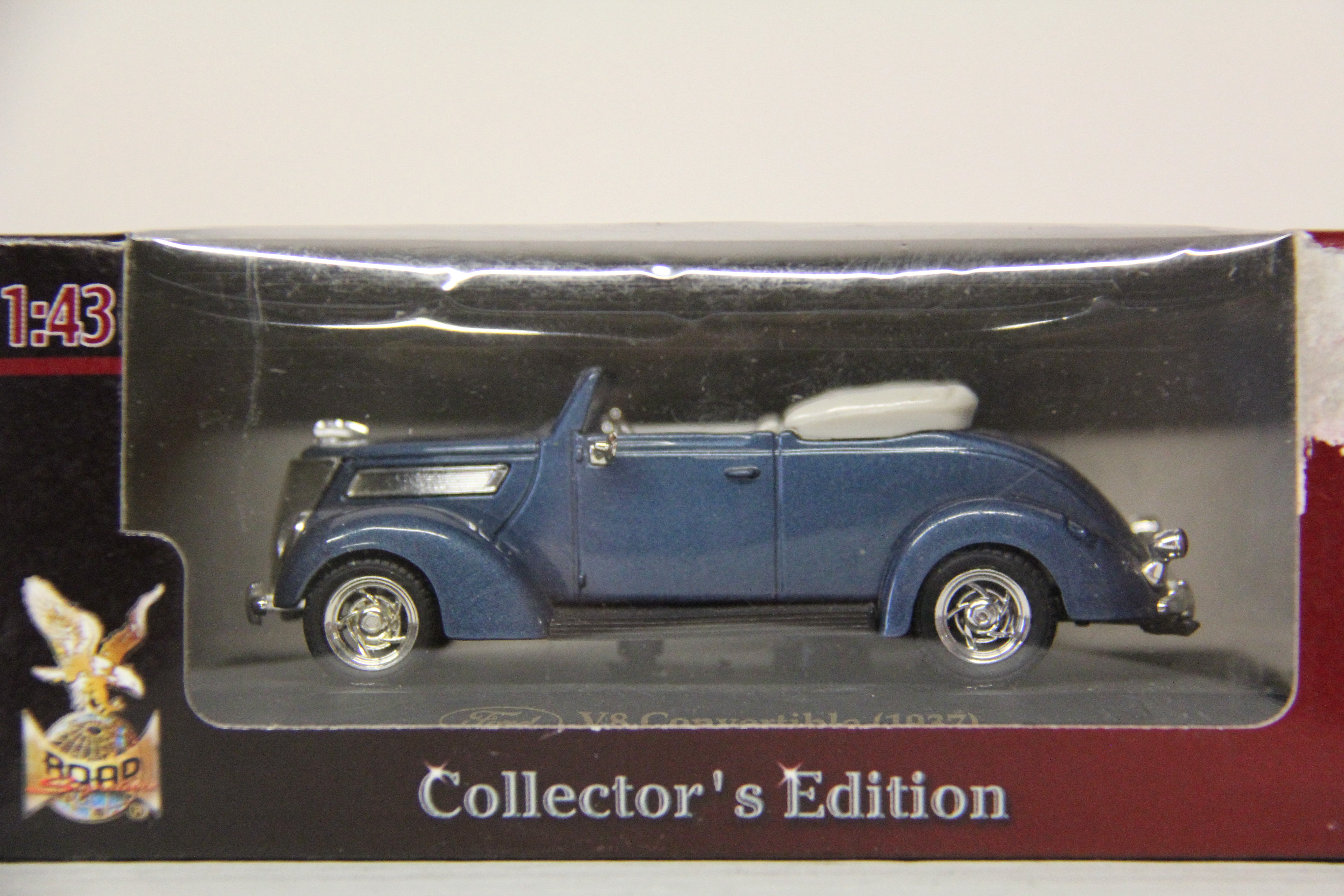 Road Signature 1937 Ford V8 Convertible 1:43 scale-Second hand-M6467
