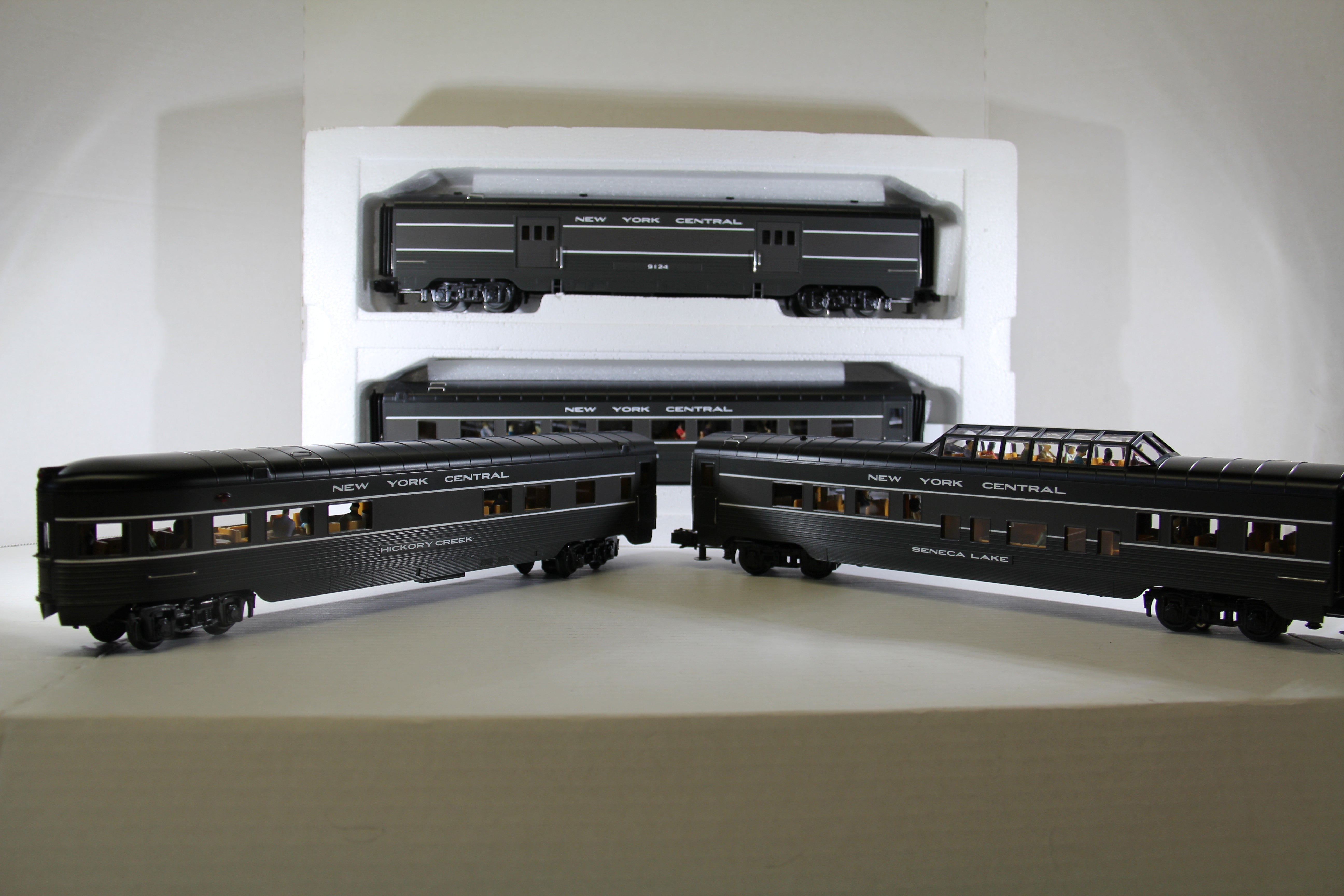 Rail King 30-68188 NYC 4-Car 60' Streamlined Passenger Set-Second hand-M4564