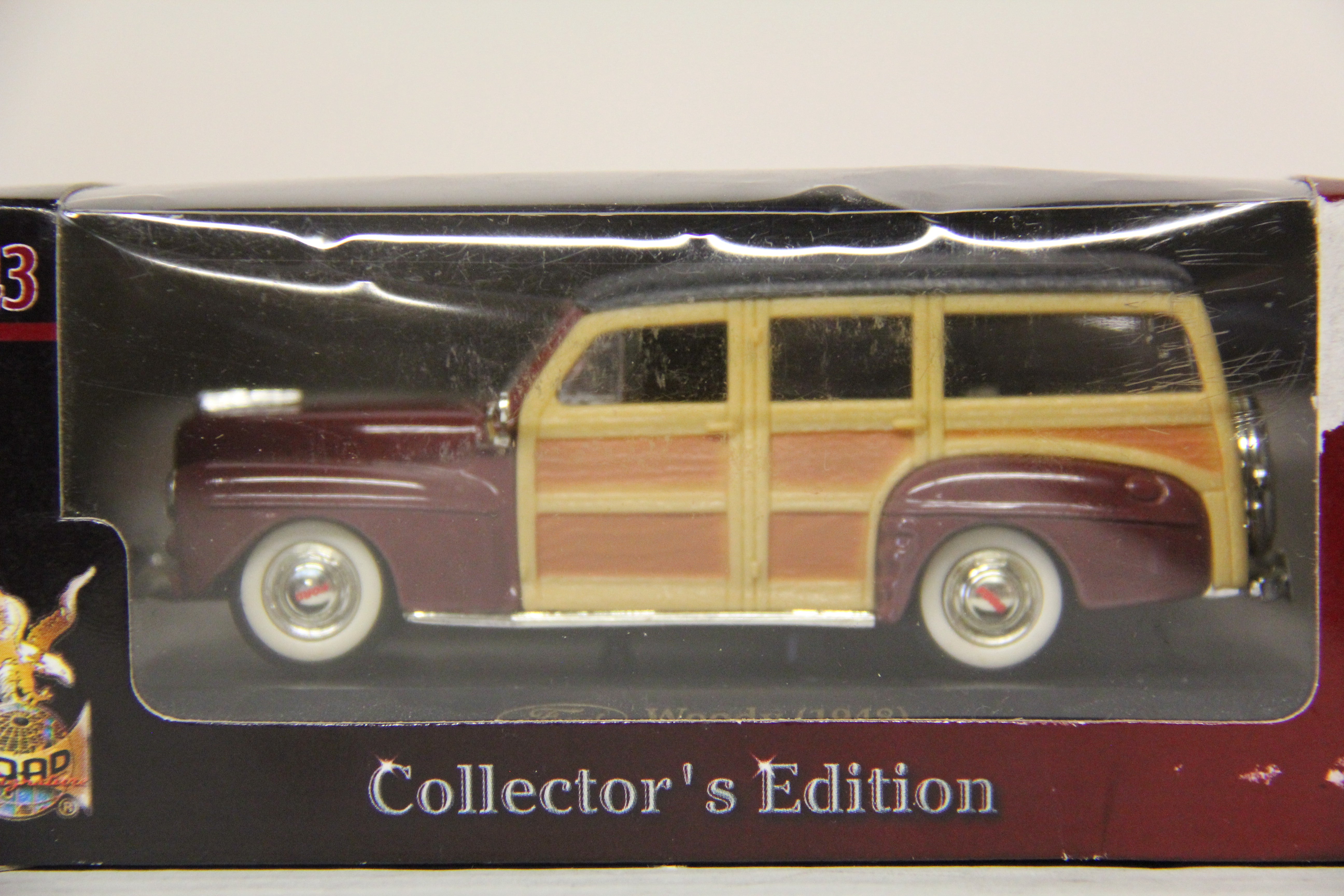 Road Signature 1948 Ford Woody 1:43 scale-Second hand-M6469