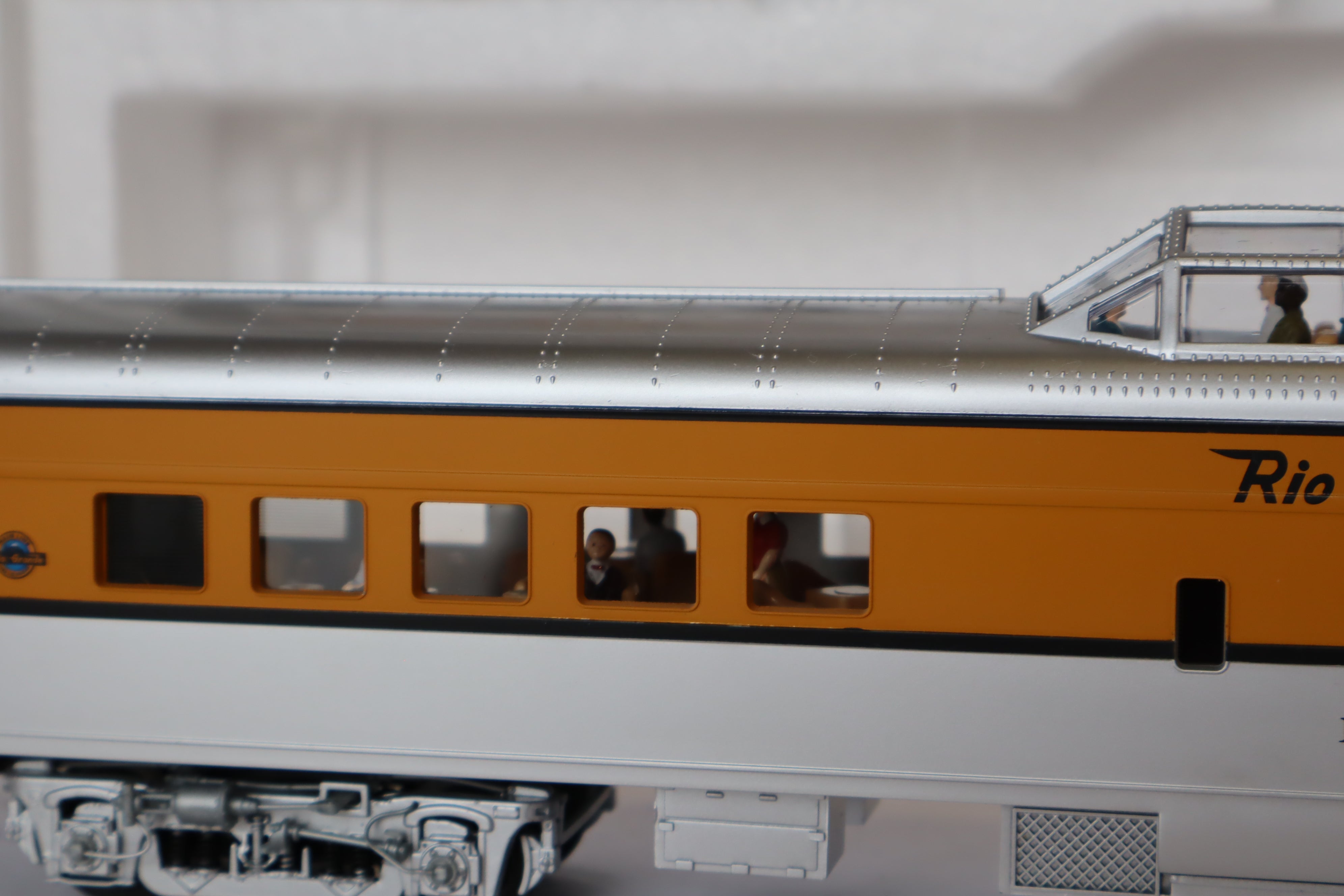MTH 20-65210 & 20-66210 Denver & Rio Grande 70' Streamlined Pass Set 7 Car Pass Set-Second hand-M7915