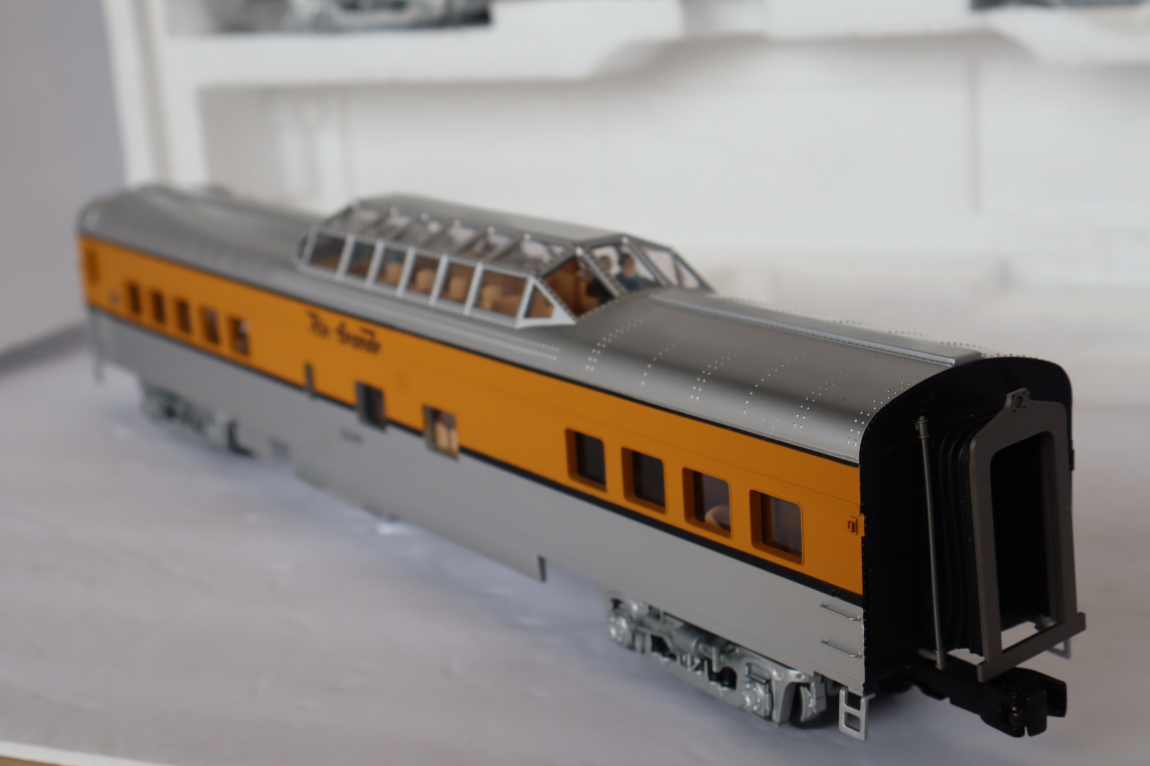 MTH 20-65210 & 20-66210 Denver & Rio Grande 70' Streamlined Pass Set 7 Car Pass Set-Second hand-M7915