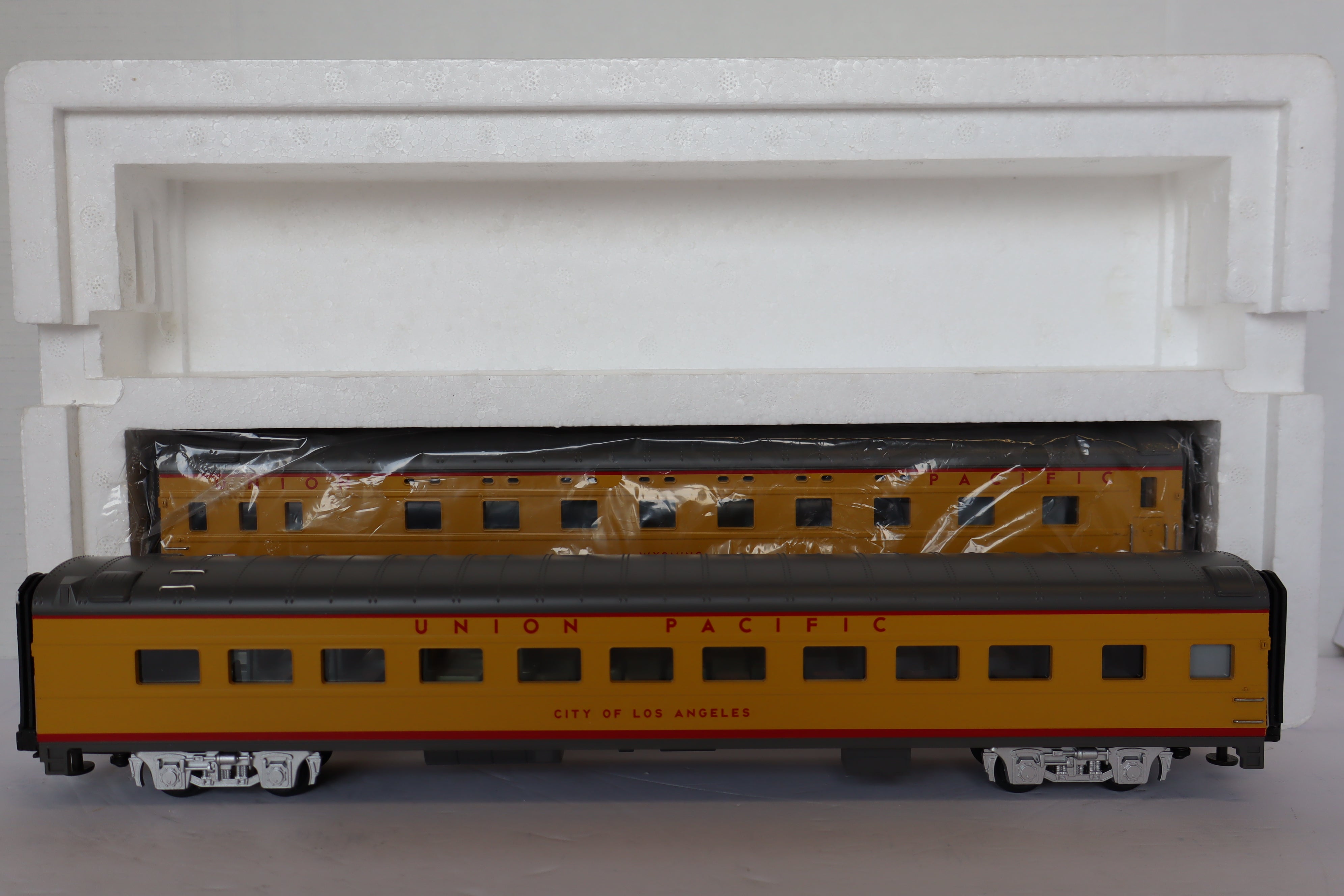 MTH 20-6653 & 20-6638 Union Pacific 70' ABS Smooth 4 Car Pass Set-Second hand-M7916